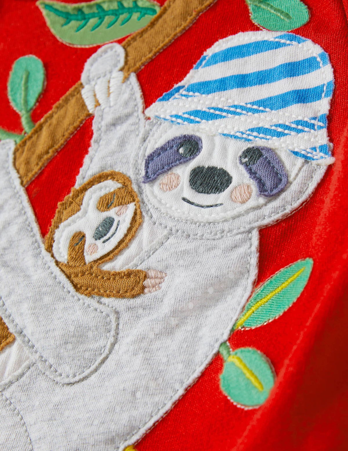 Jerseyoberteil mit Applikation-Erdbeerrot, Faultiere - Image 3