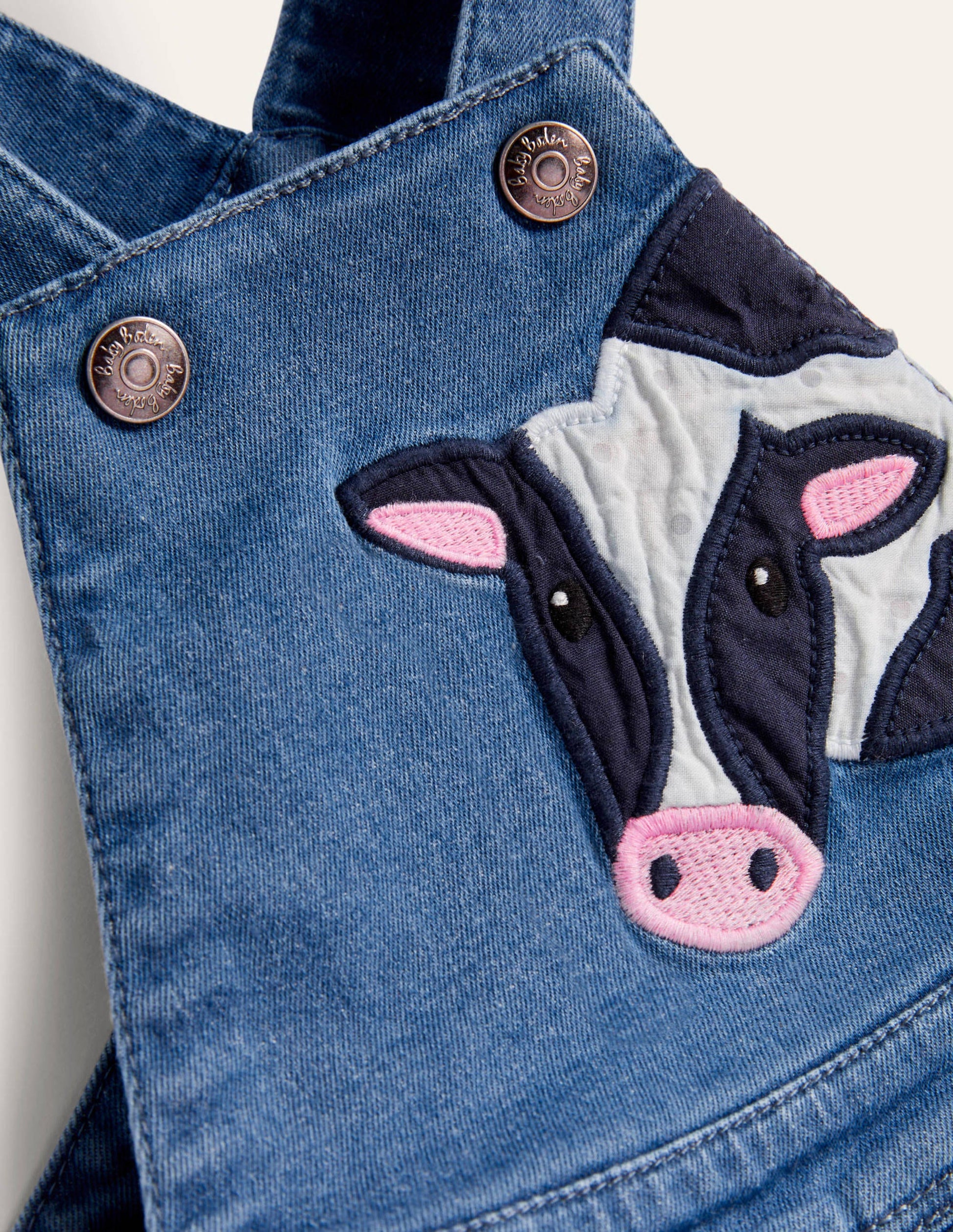 Denim-Latzhose mit Applikation-Chambray, Bauernhoftiere-3