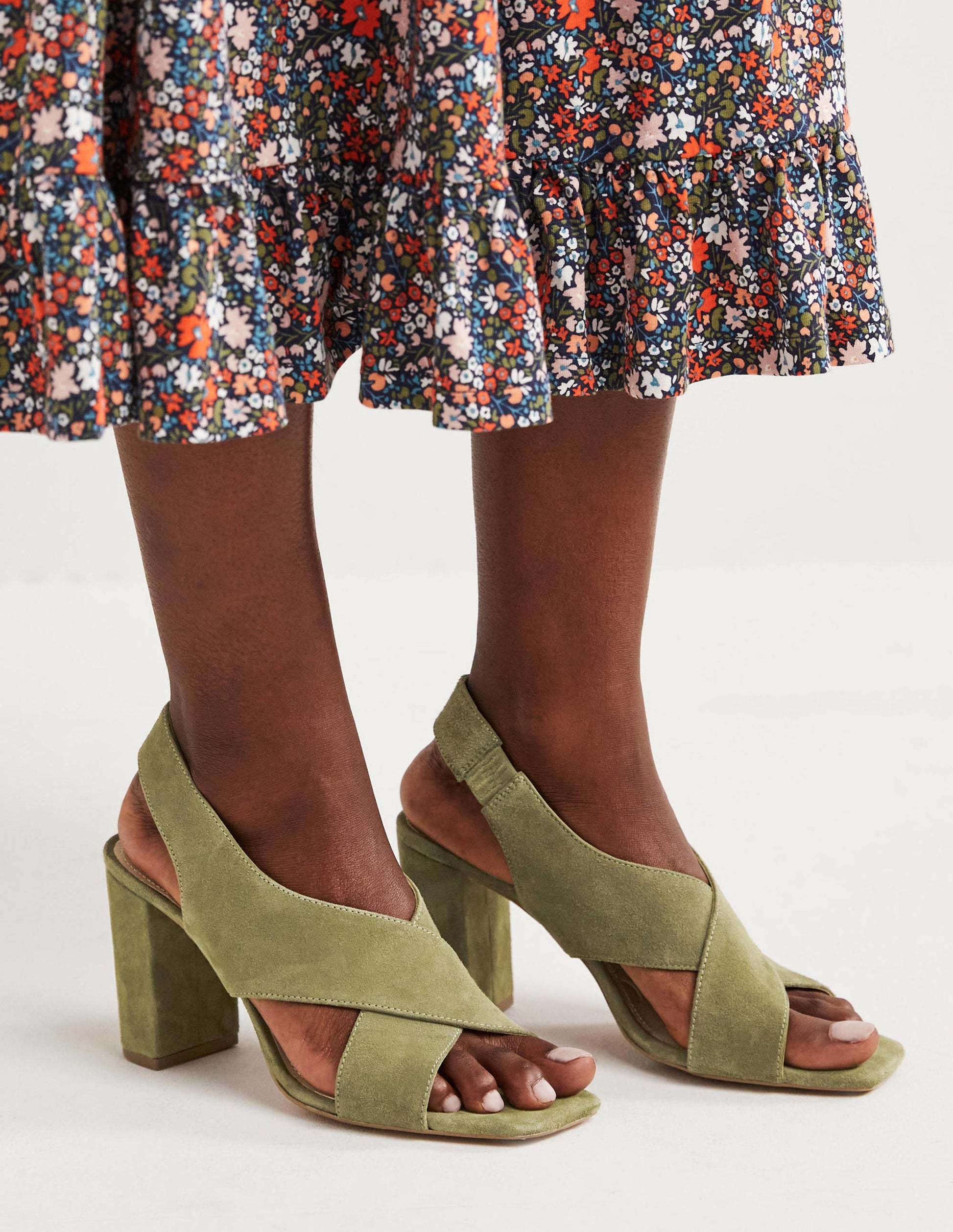 Sandales à talons et brides croisées-Sol de forêt vierge-1