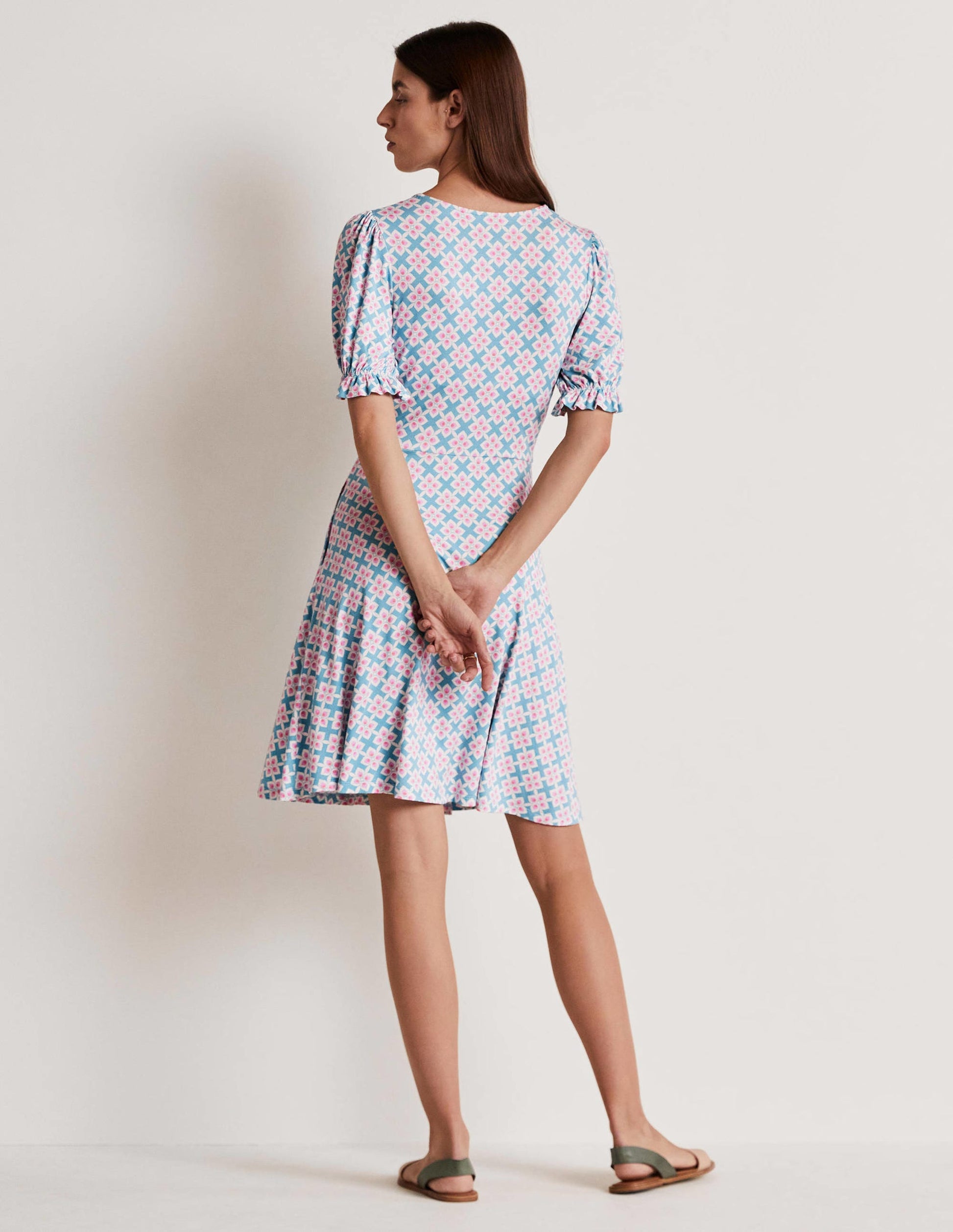 Robe col V en jersey-Ombre côtière, motif Diamond Leaf-3