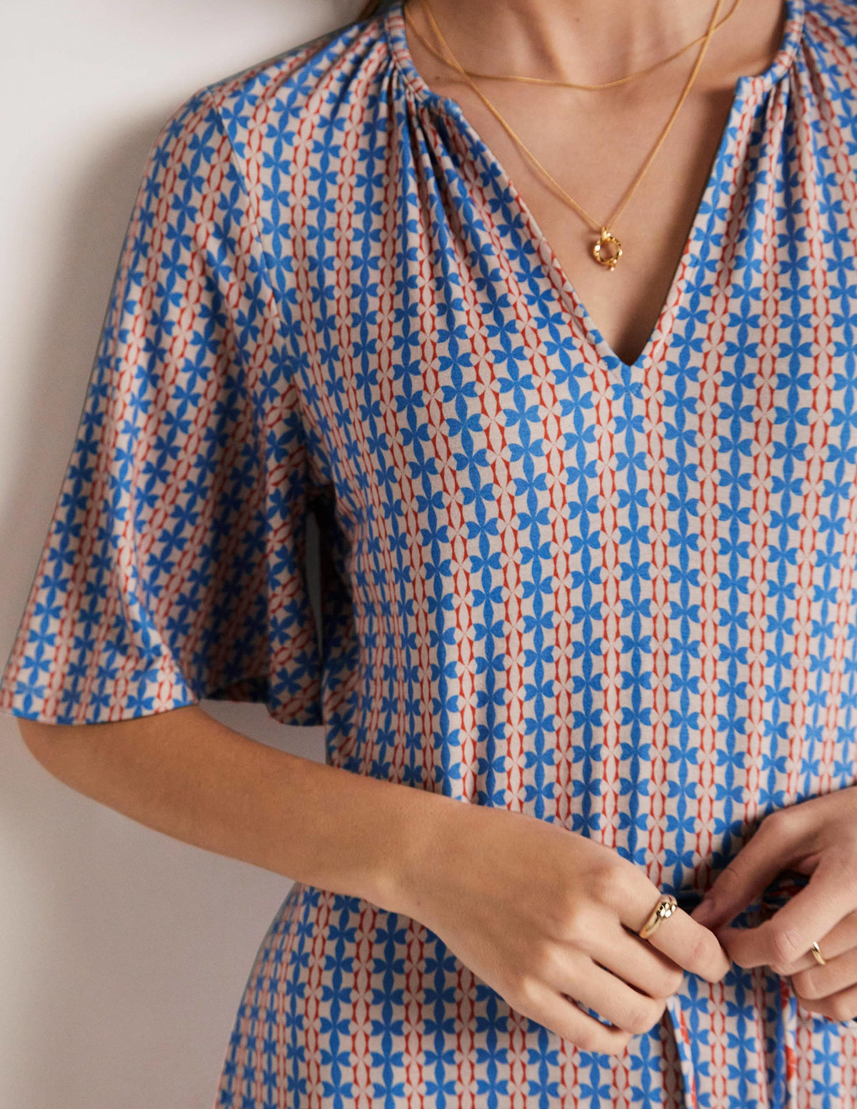 Robe volantée en jersey à col cranté-Bleu mosaïque, motif pétale géométrique - Image 2