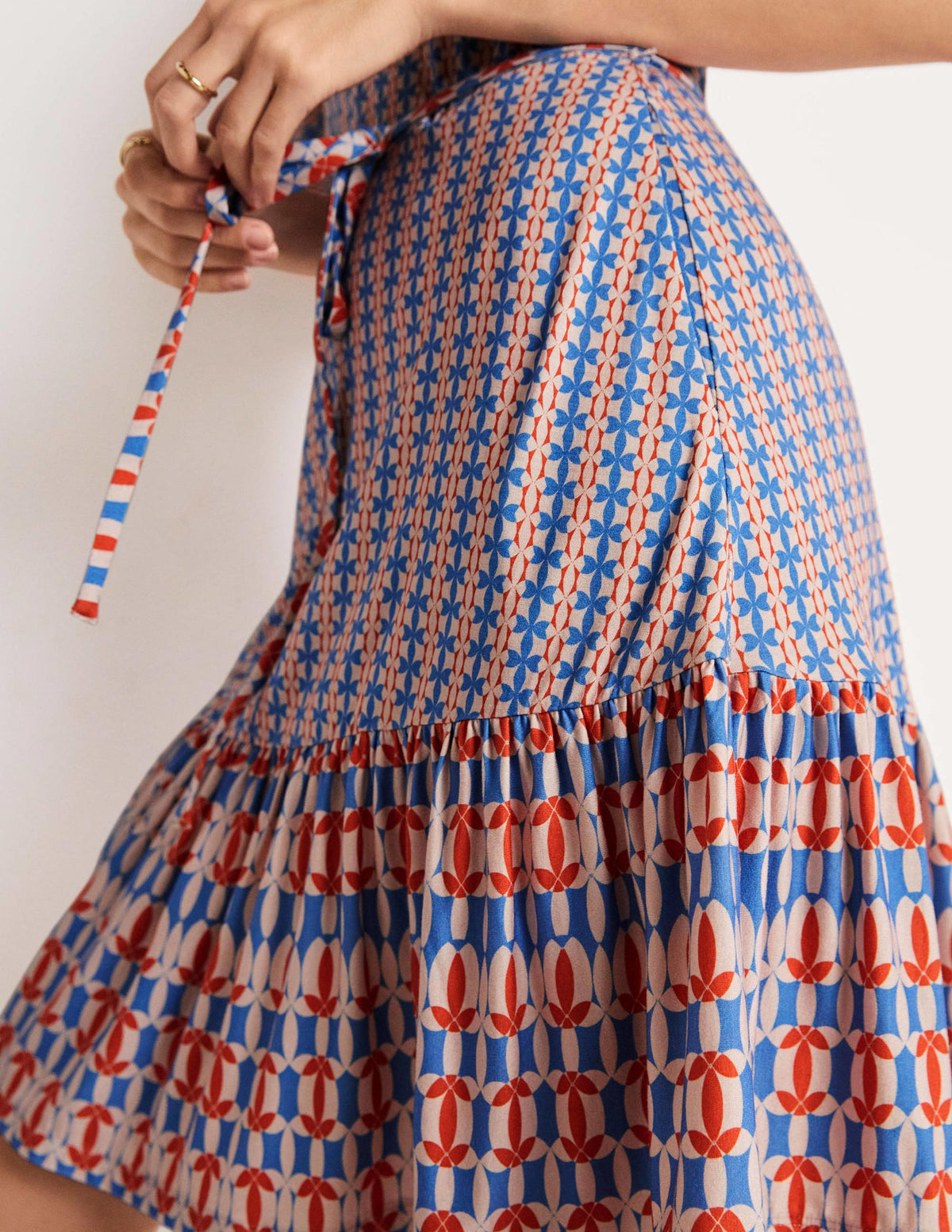 Robe volantée en jersey à col cranté-Bleu mosaïque, motif pétale géométrique-4