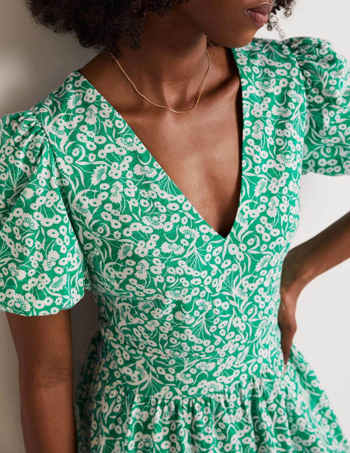Mini-robe en jersey avec détail à l'arrière-Vert émeraude, motif Floret Bud-7