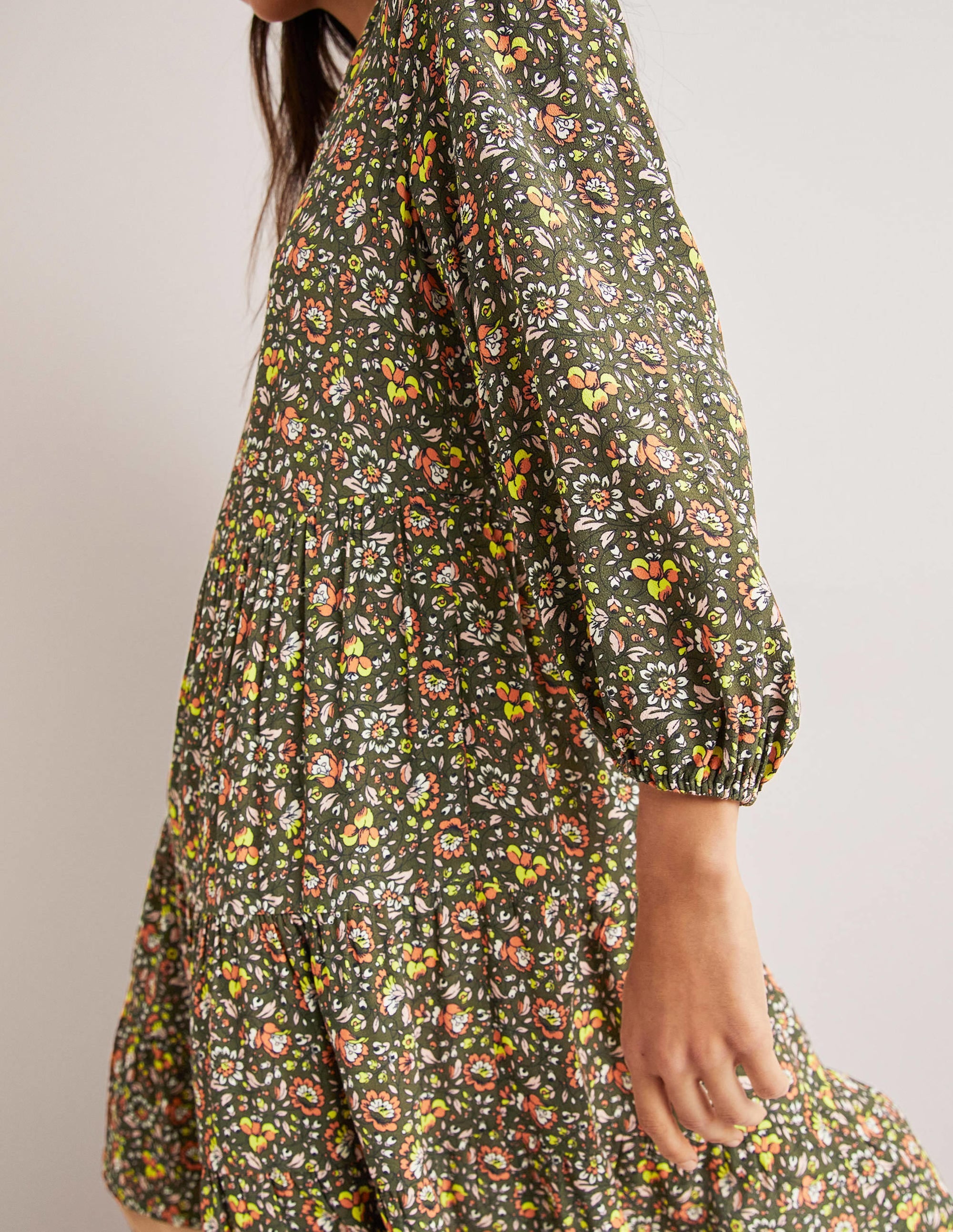Robe volantée à col cranté-Basilic, motif Botanic Meadow - Image 2