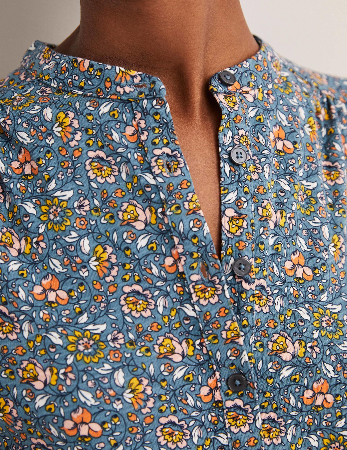 Hemdblusenkleid aus Jersey mit Gürtel-Mittelblau, Blumenwiese - Image 2