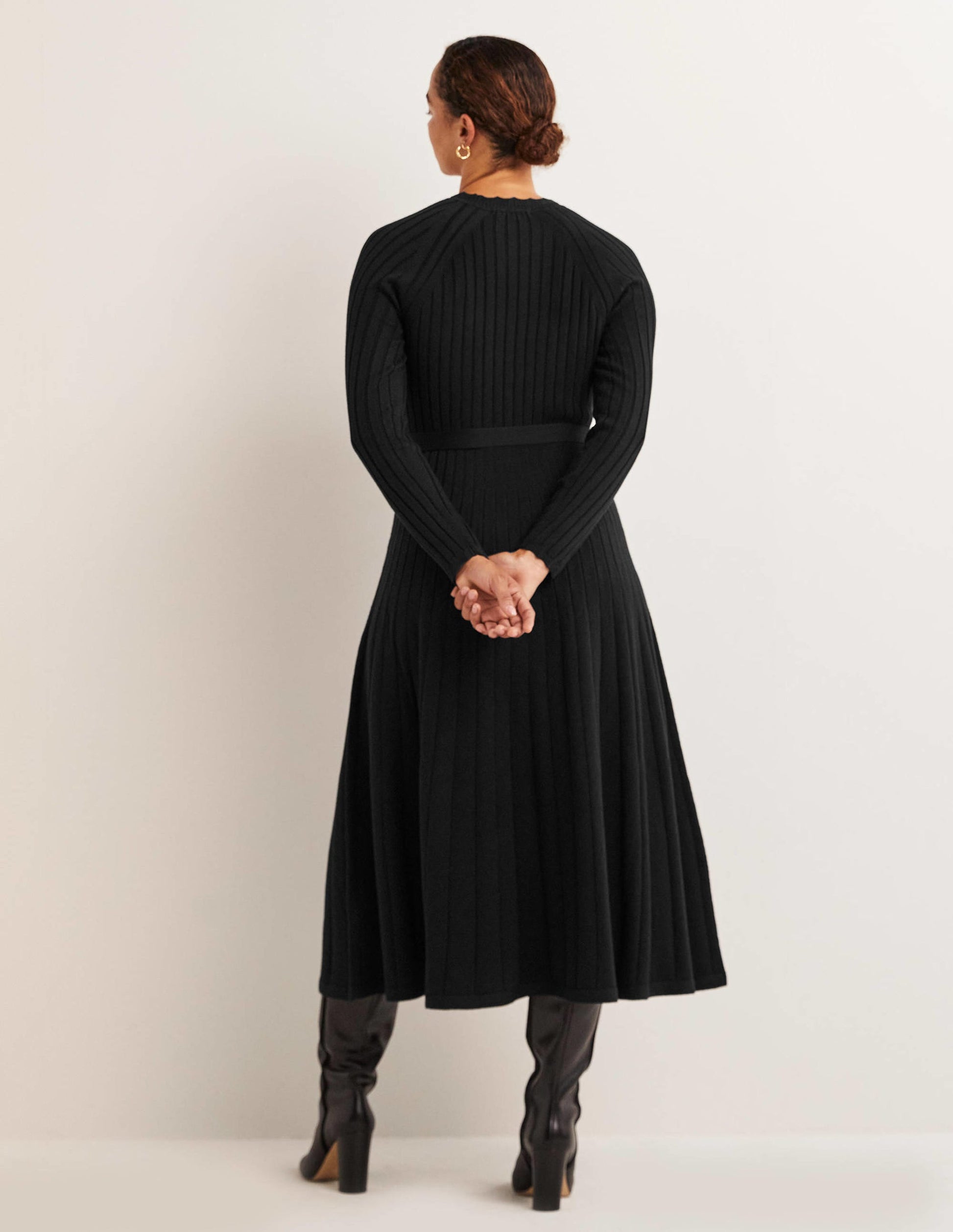 Midi-Strickkleid mit Rippdetails-Schwarz-3