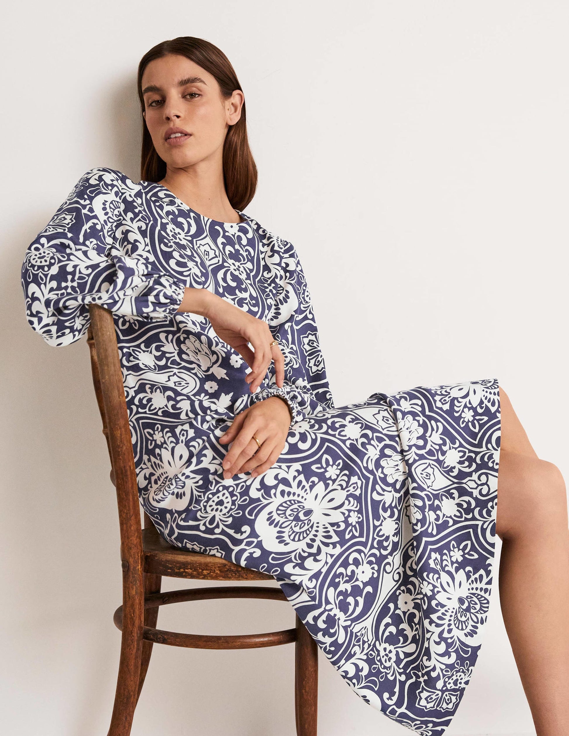 Langärmliges Säulen-Midikleid-Navy, Blütenornamente-9