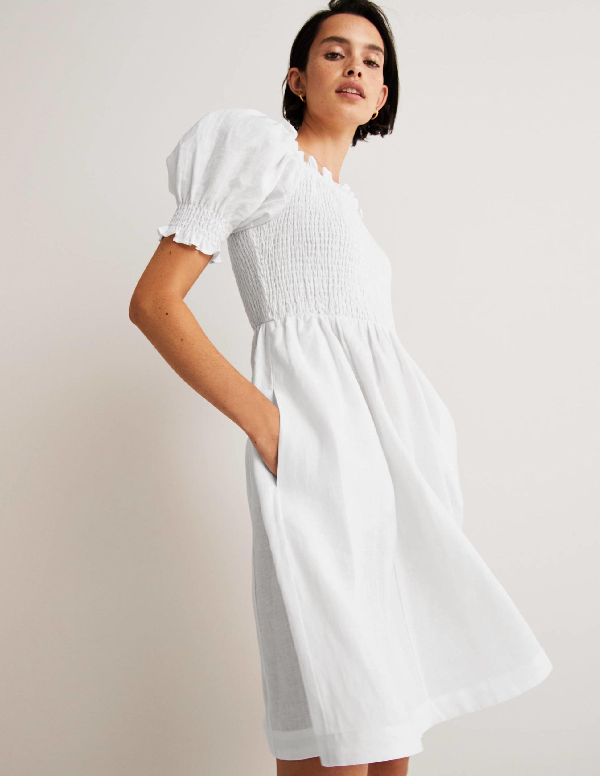 Mini-robe avec corsage à smocks-Blanc-4