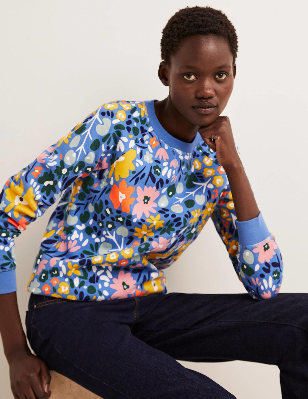 Gemustertes Sweatshirt aus Baumwolle-Rivierablau, Abstraktes Kleines Blumenmuster - Image 4