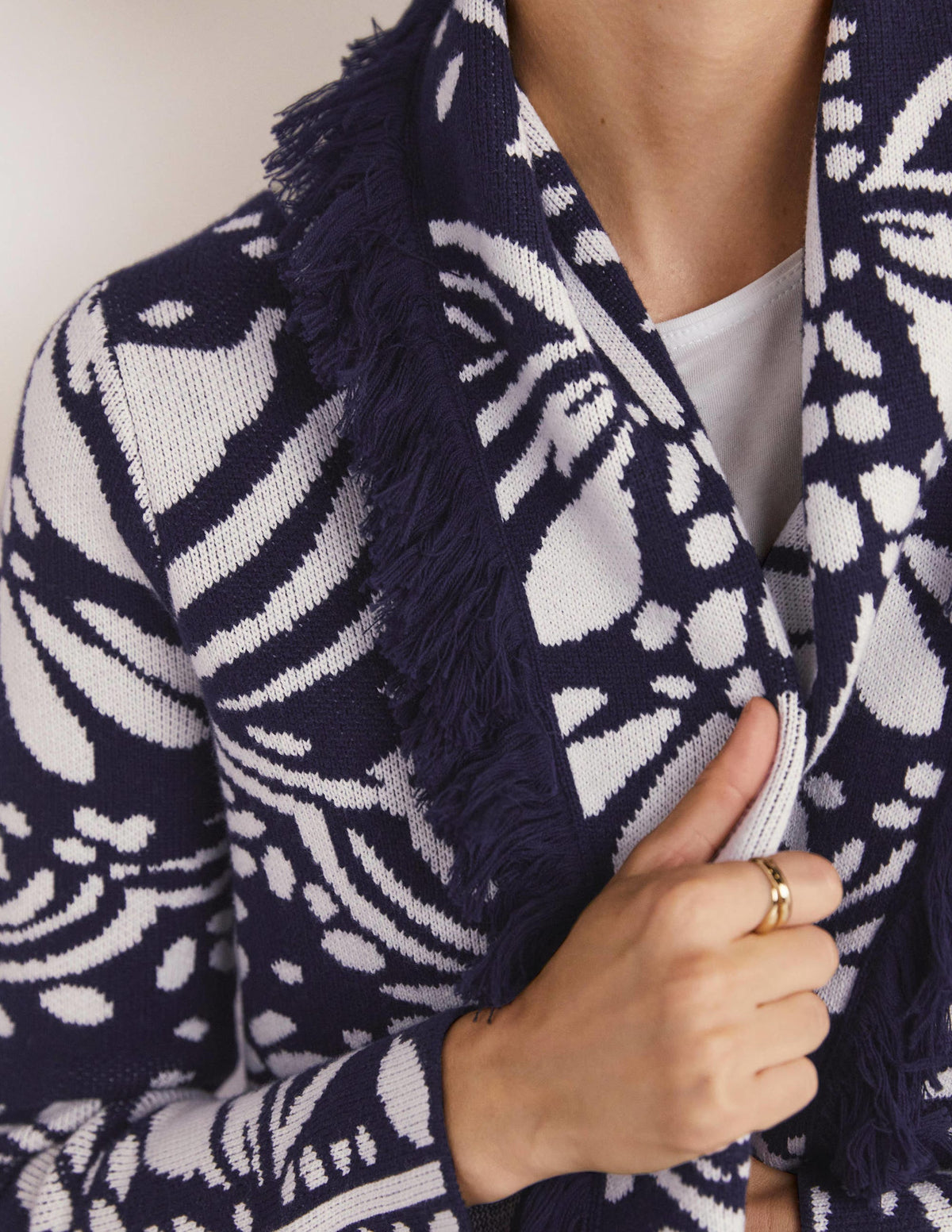 Jacquard-Strickjacke mit Fransen-Navy, Orientalische Diamanten-7