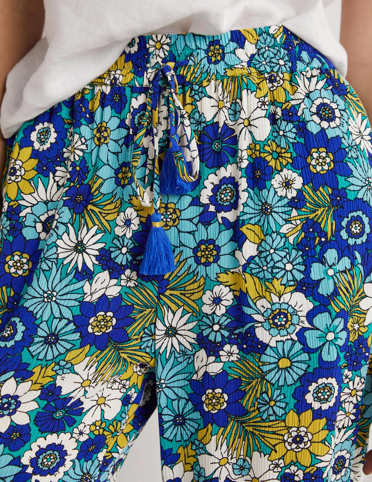 Schmal zulaufende Crinkle-Hose-Smaragdgrün, Blütengarten - Image 3