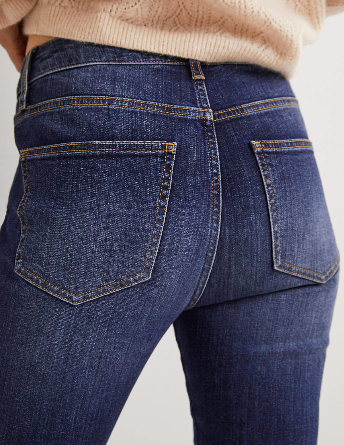 Anliegende 7/8-Jeans mit Schlag-Dunkles Vintageblau - Image 2