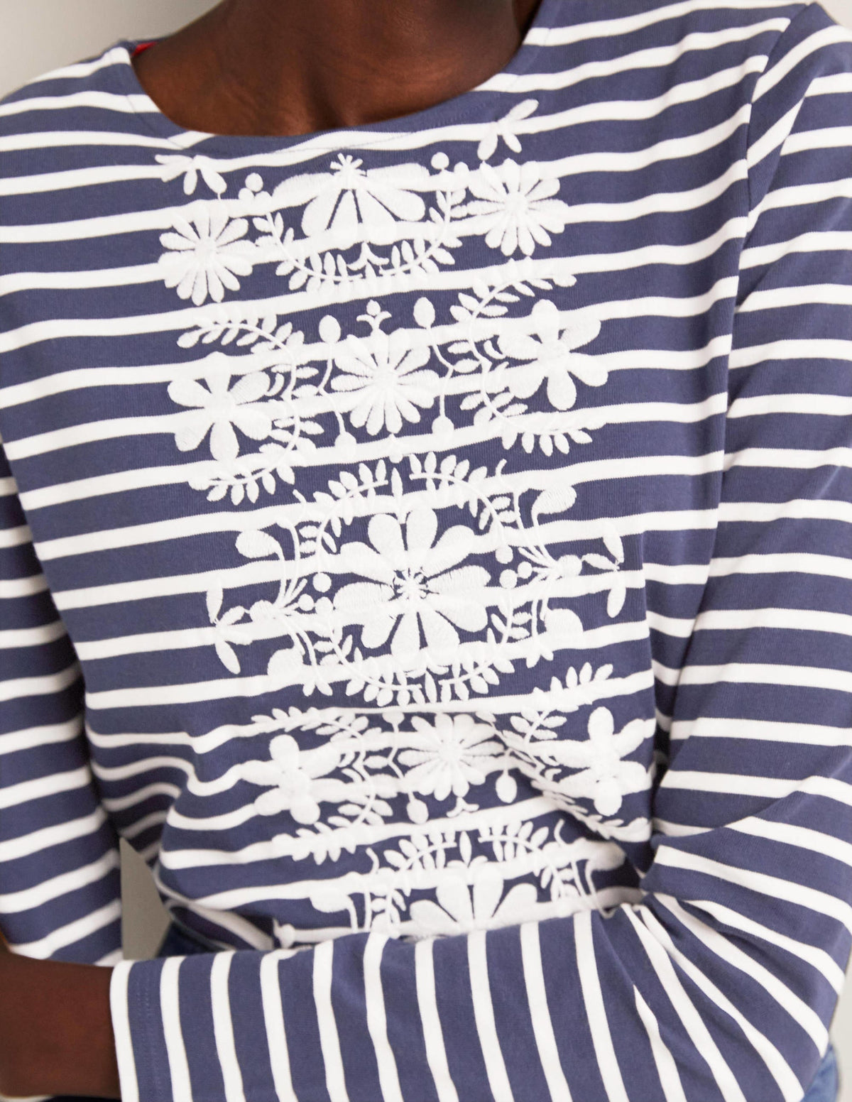 Besticktes Bretonshirt-Navy/Naturweiß, Blumenstickerei - Image 2