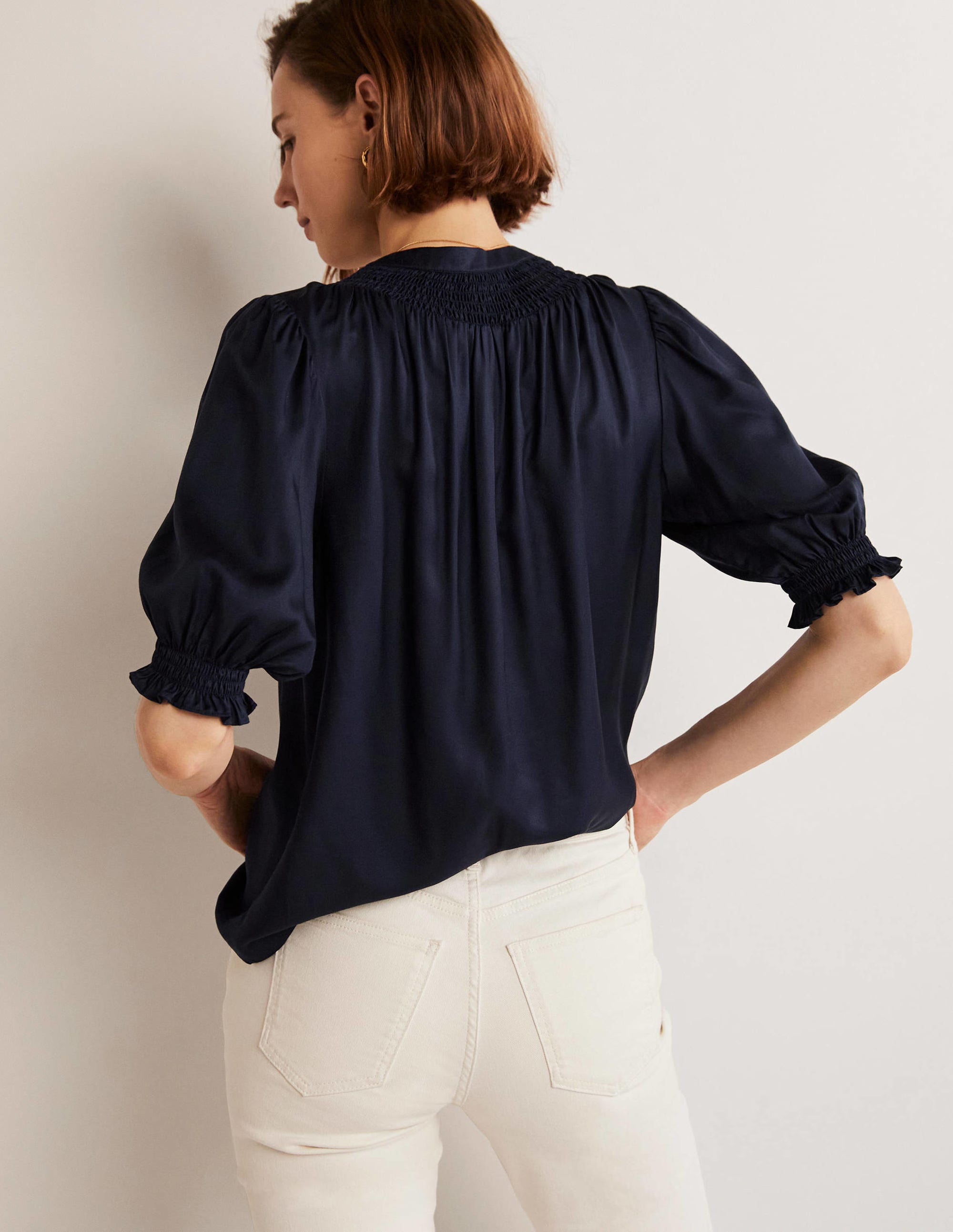 Blouse en soie à smocks-Bleu marine - Image 8