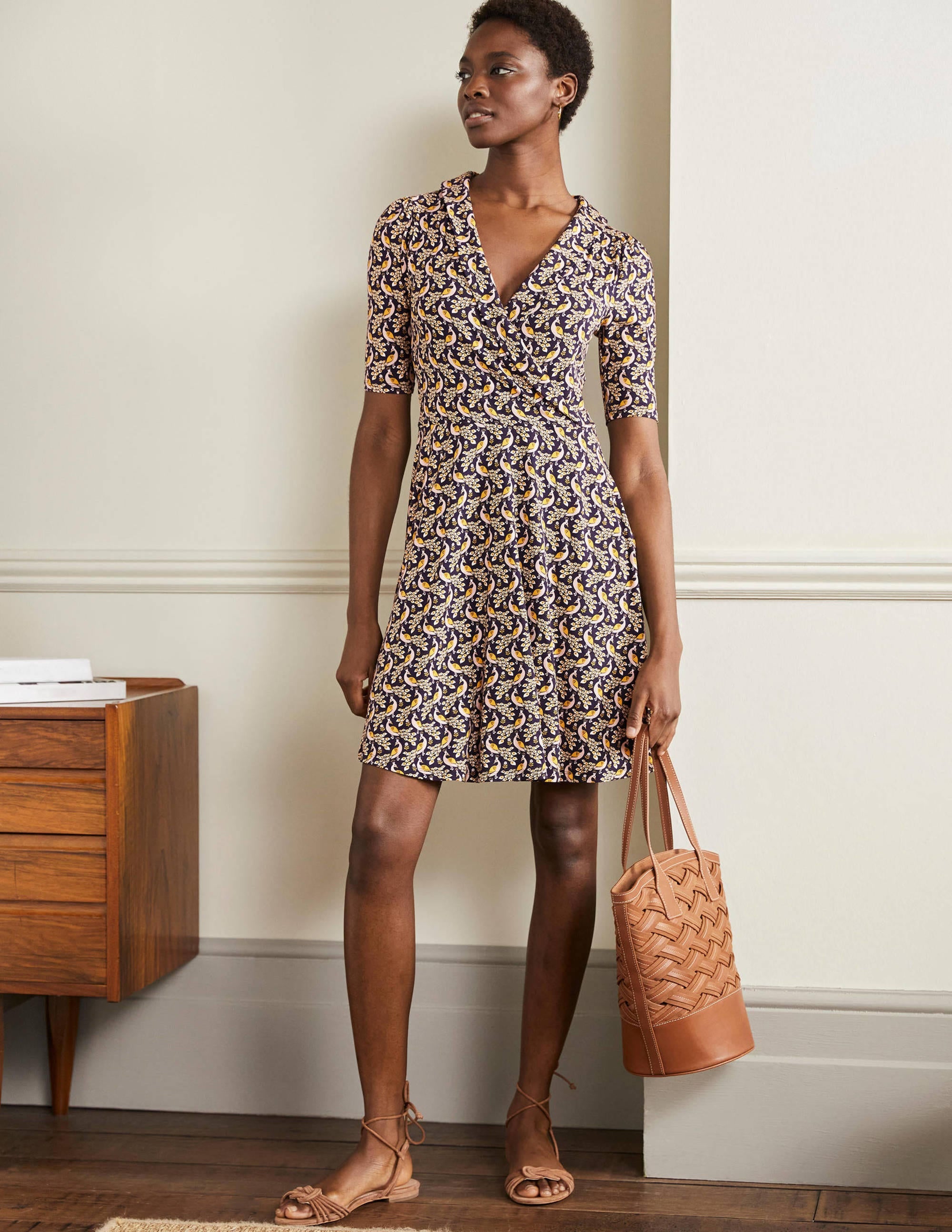 Jerseykleid mit fixierter Wickeloptik-Französisches Navy, Pfauenmuster - Image 4