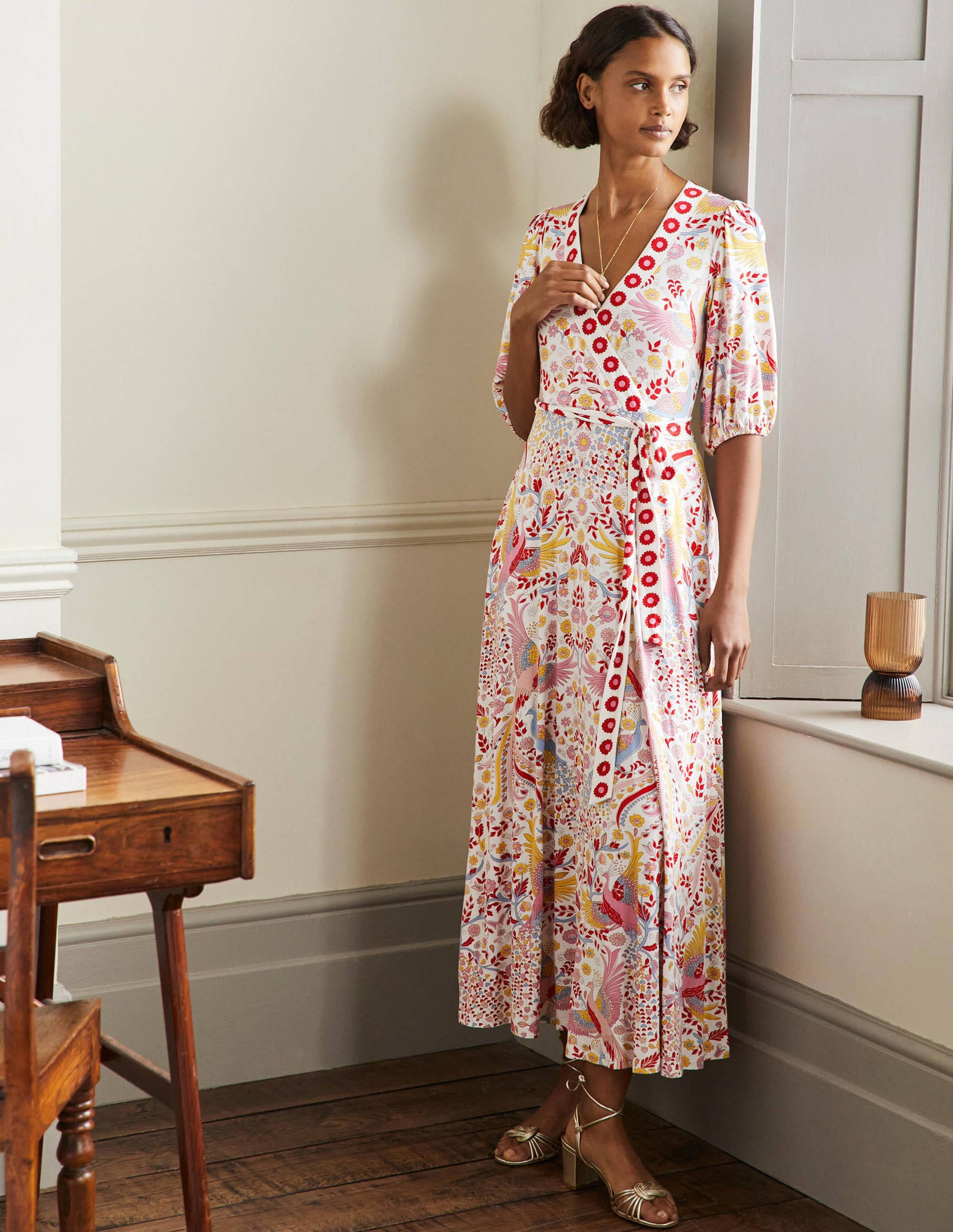 Jersey-Maxikleid mit fixierter Wickeloptik-Bunt, Bezaubernder Pfau-5