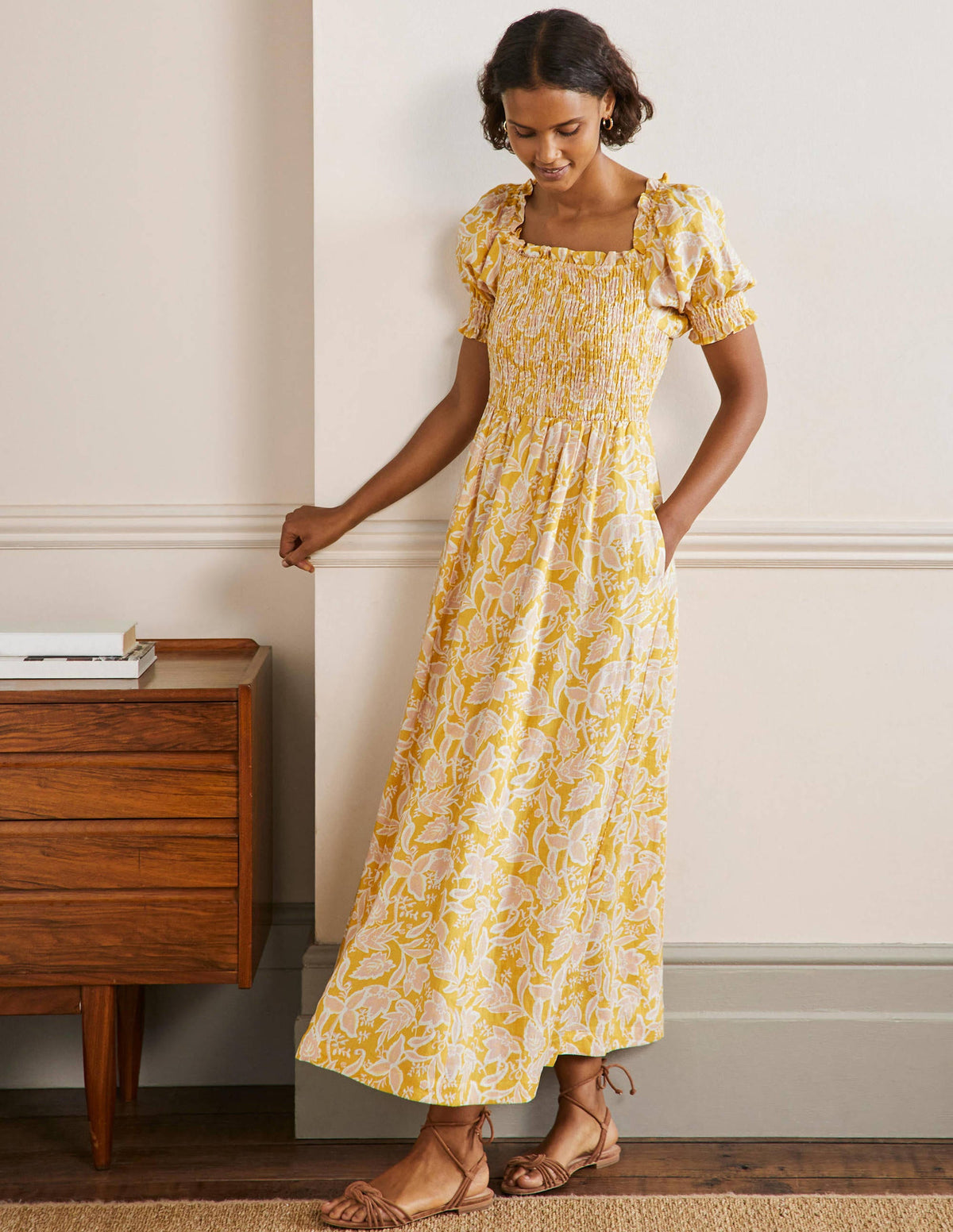 Midikleid mit gesmoktem Oberteil-Buttergelb, Wildblumen - Image 1