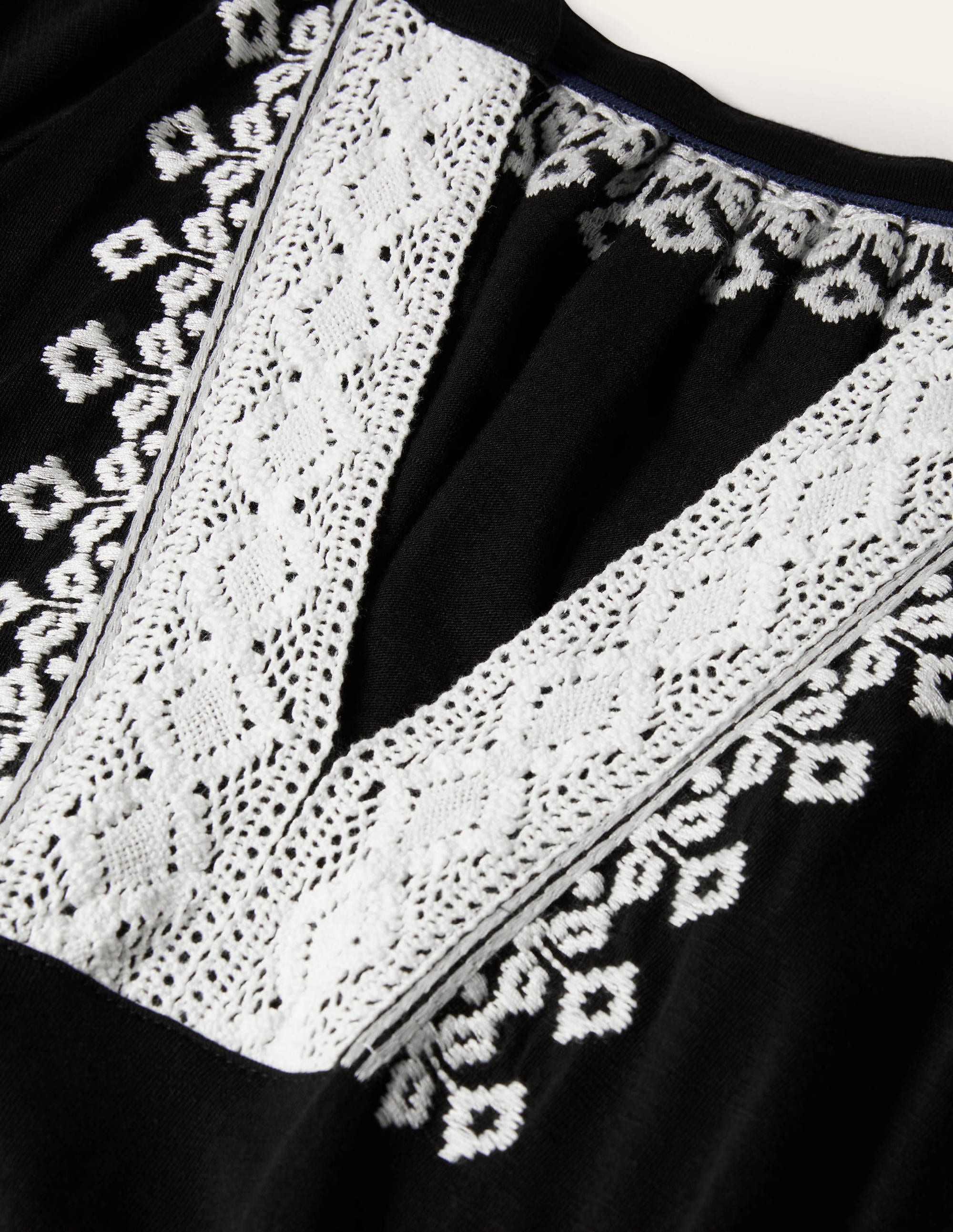 Jersey-Midikleid mit Häkelborte-Schwarz - Image 5