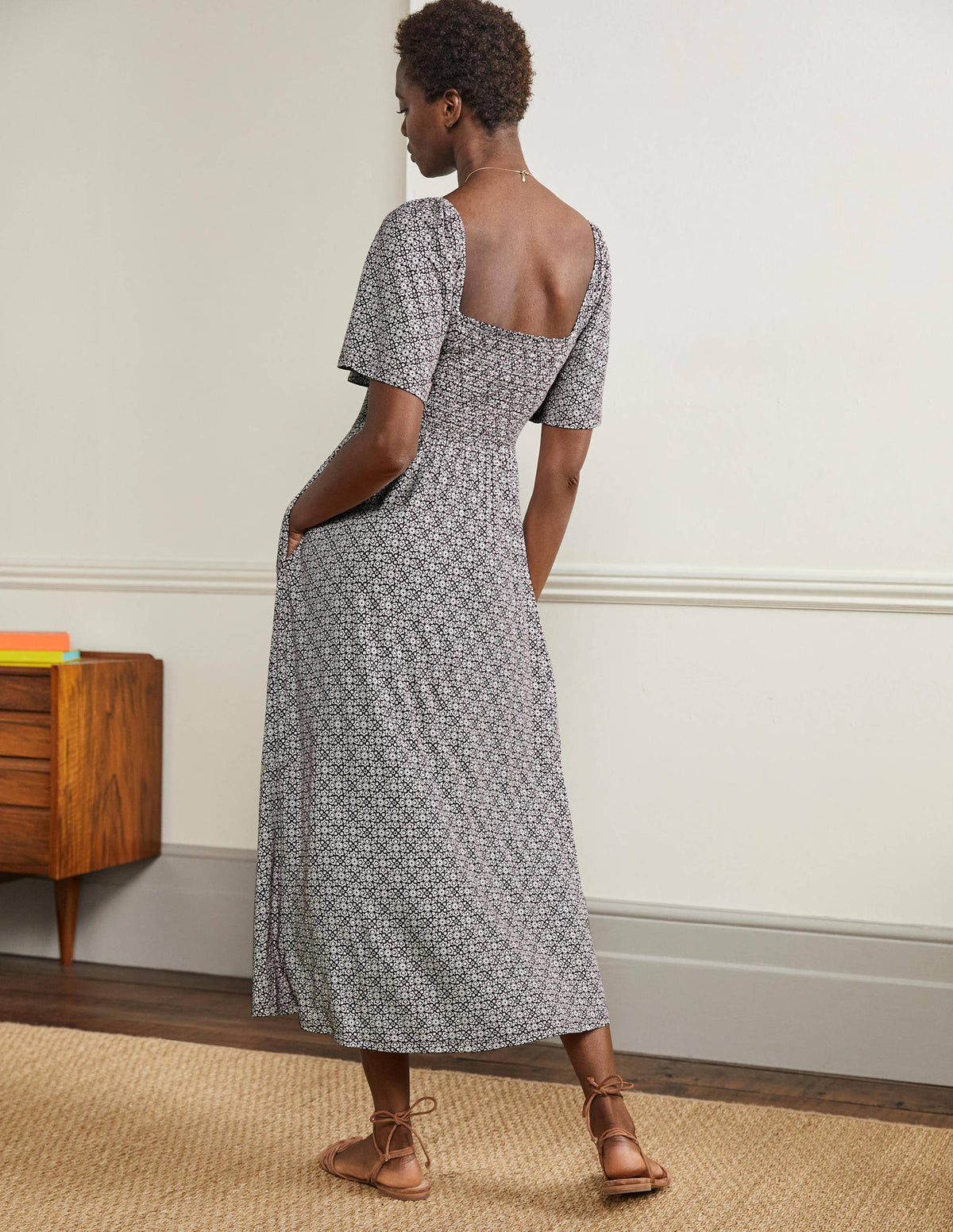 Jersey-Maxikleid mit Smokdetail-Beere, Blumenfliesen-3