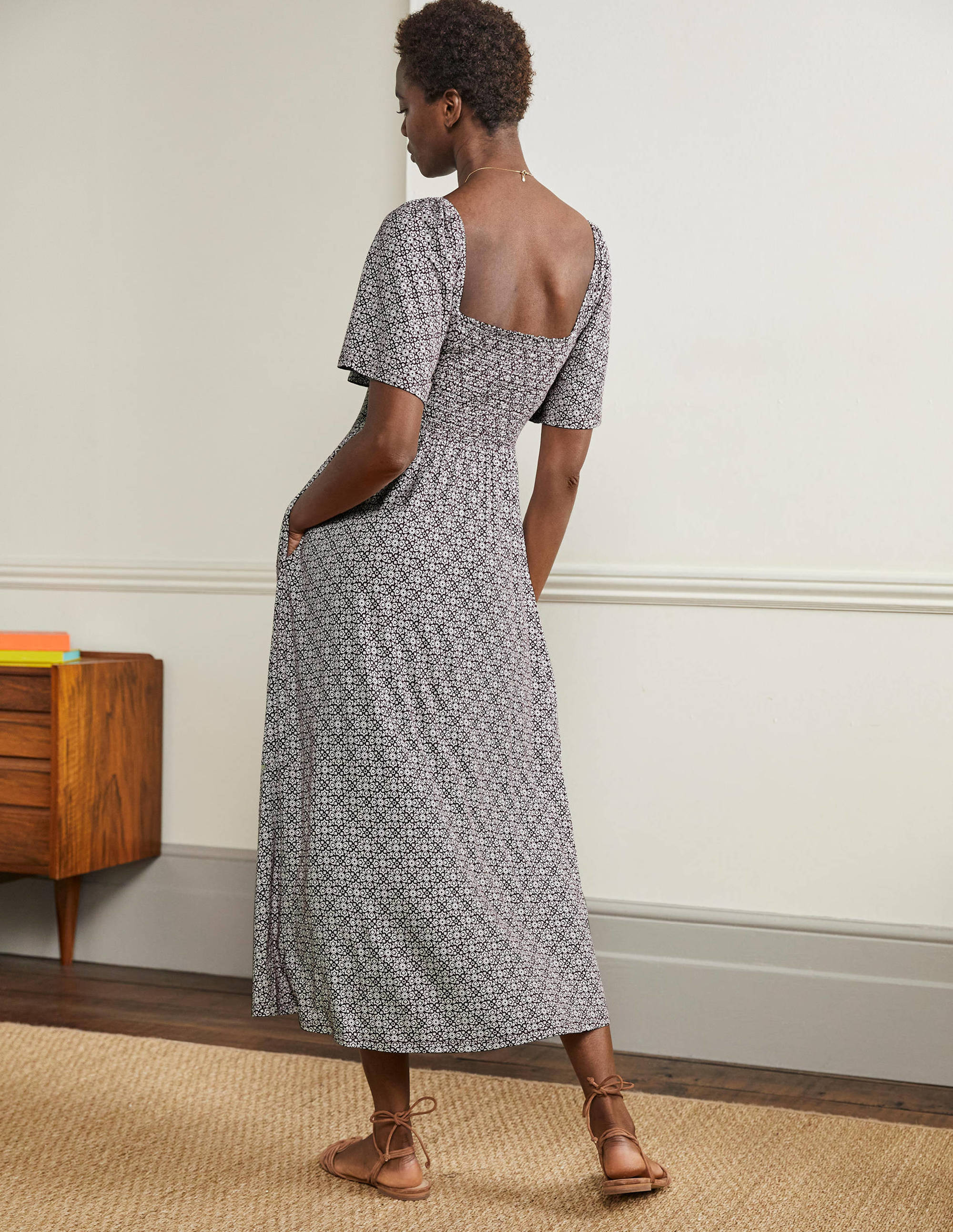 Jersey-Maxikleid mit Smokdetail-Beere, Blumenfliesen - Image 3