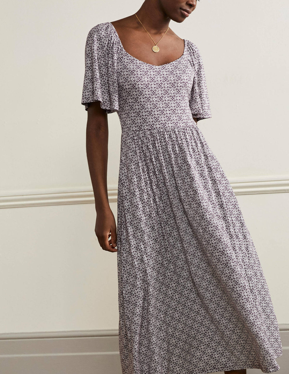 Jersey-Maxikleid mit Smokdetail-Beere, Blumenfliesen - Image 4
