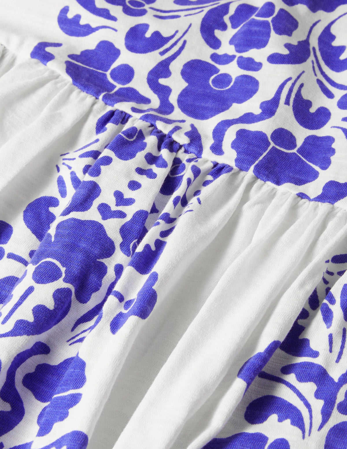 Einfaches Jerseykleid mit gekerbtem Ausschnitt-Glockenblumenblau, Blumenmuster - Image 6