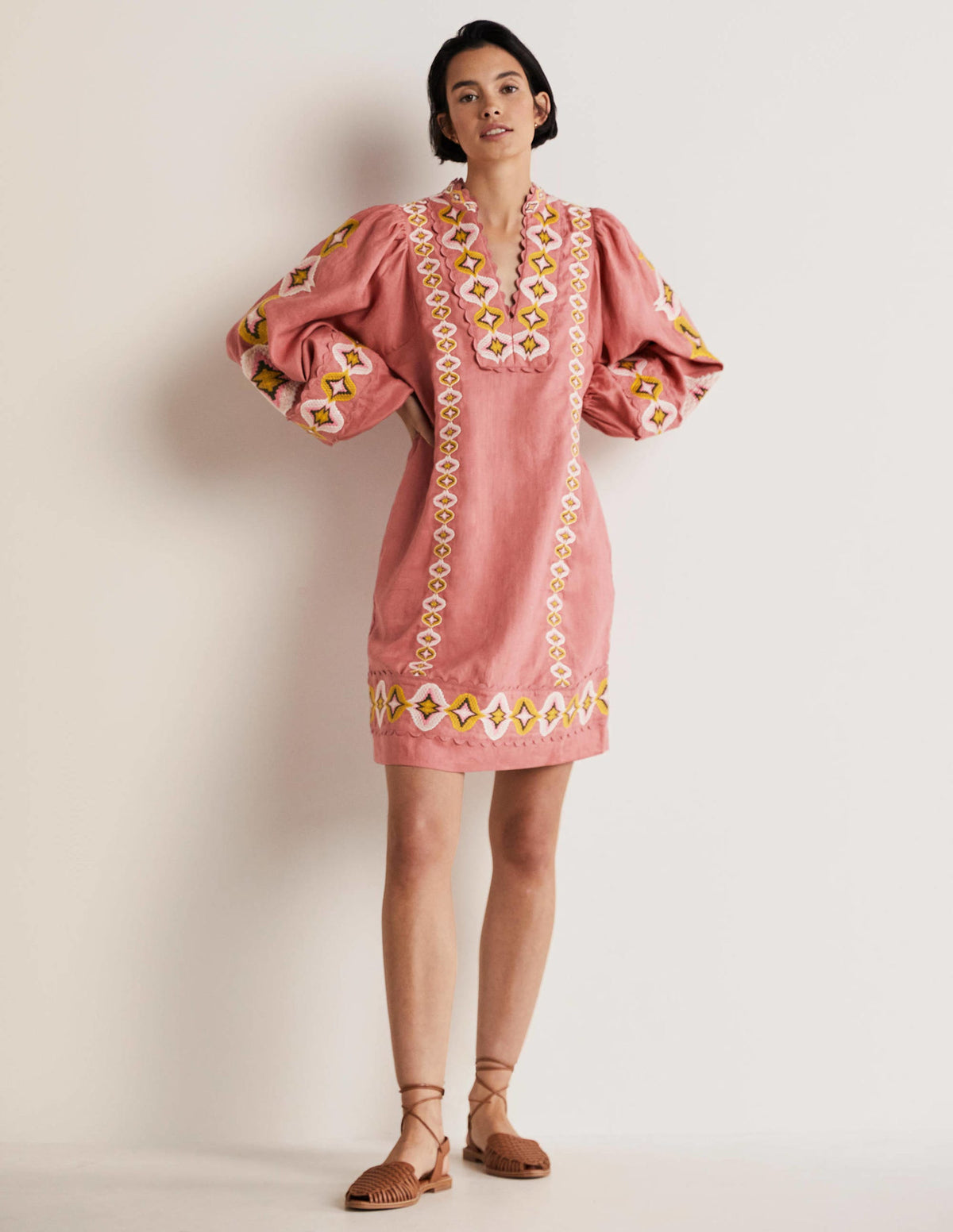 Minikleid aus Leinen mit Stickerei-Staubrot - Image 6