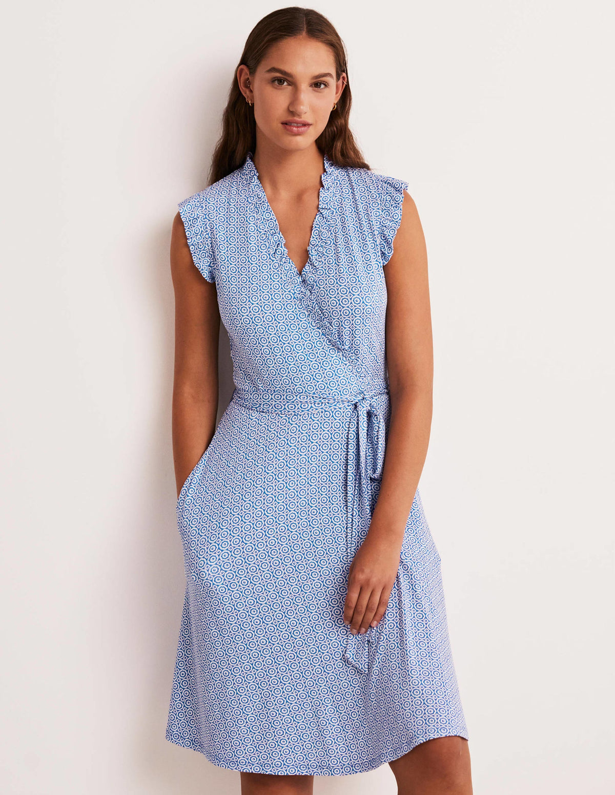 Jerseykleid mit fixierter Wickeloptik und Rüschen-Glockenblumenblau, Geometrisches Blumenmuster-5
