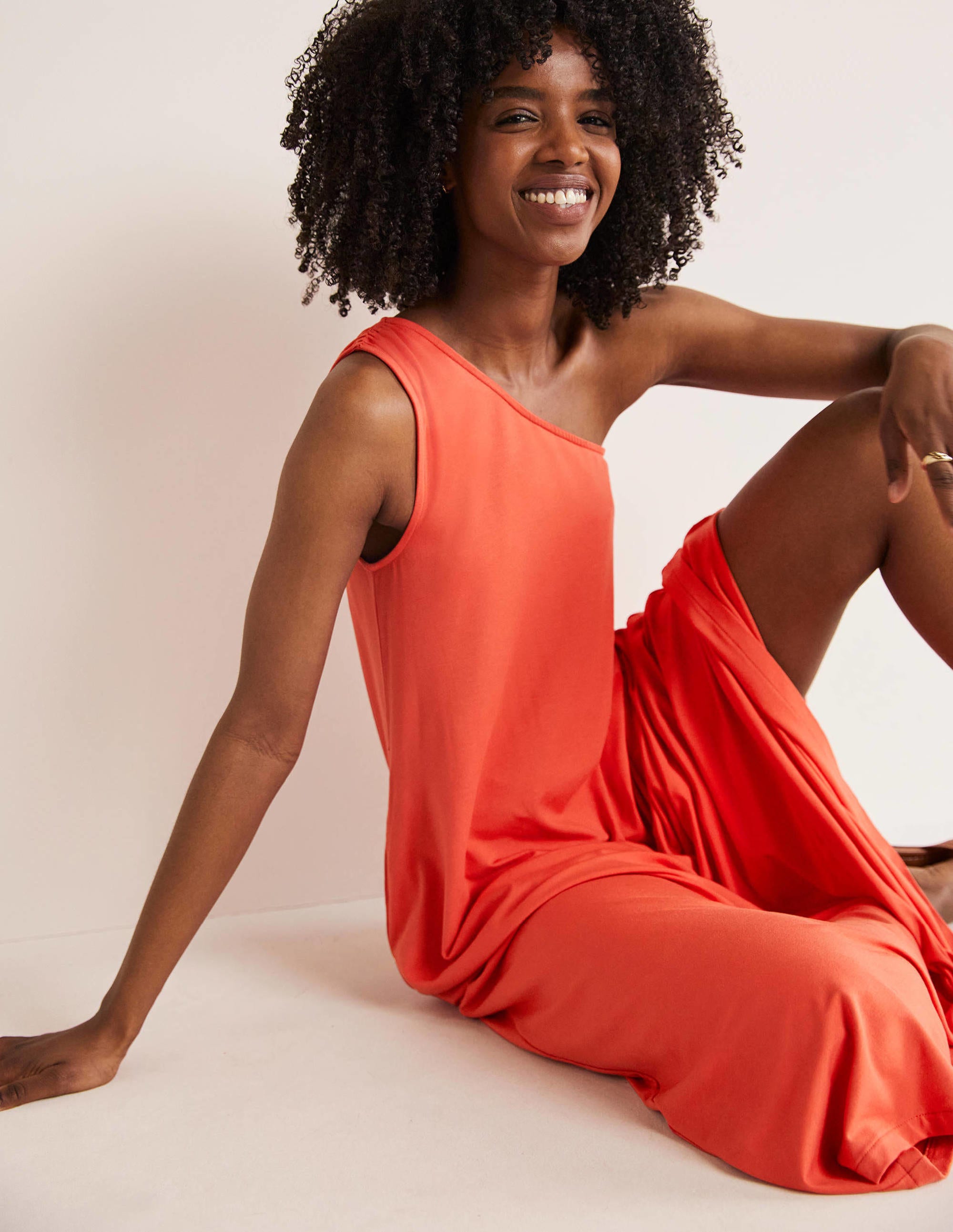 One-Shoulder-Midikleid aus Jersey-Kirschrot - Image 3