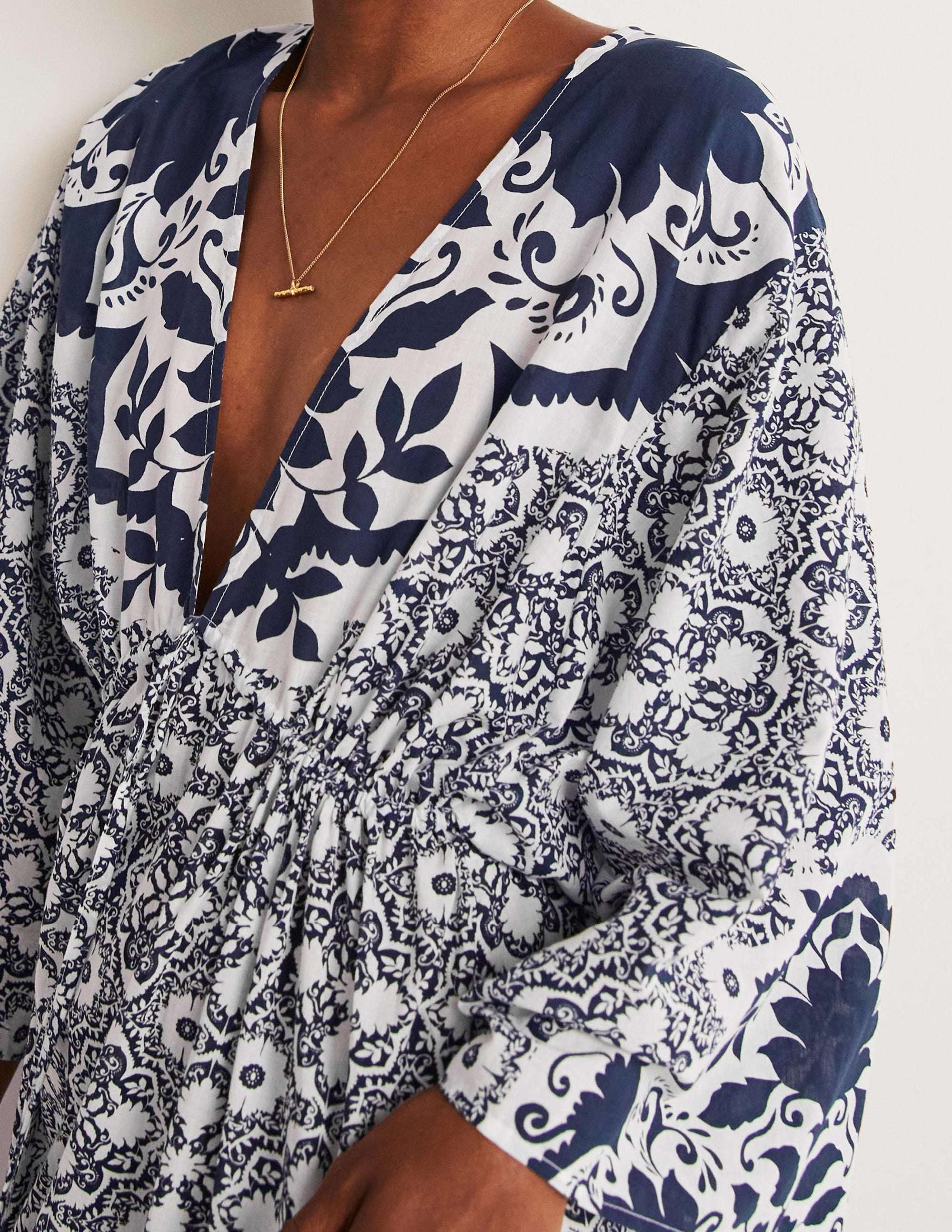 Maxi-Kaftankleid in Empire-Form-Navy, Bloomsbury-Muster - Image 2