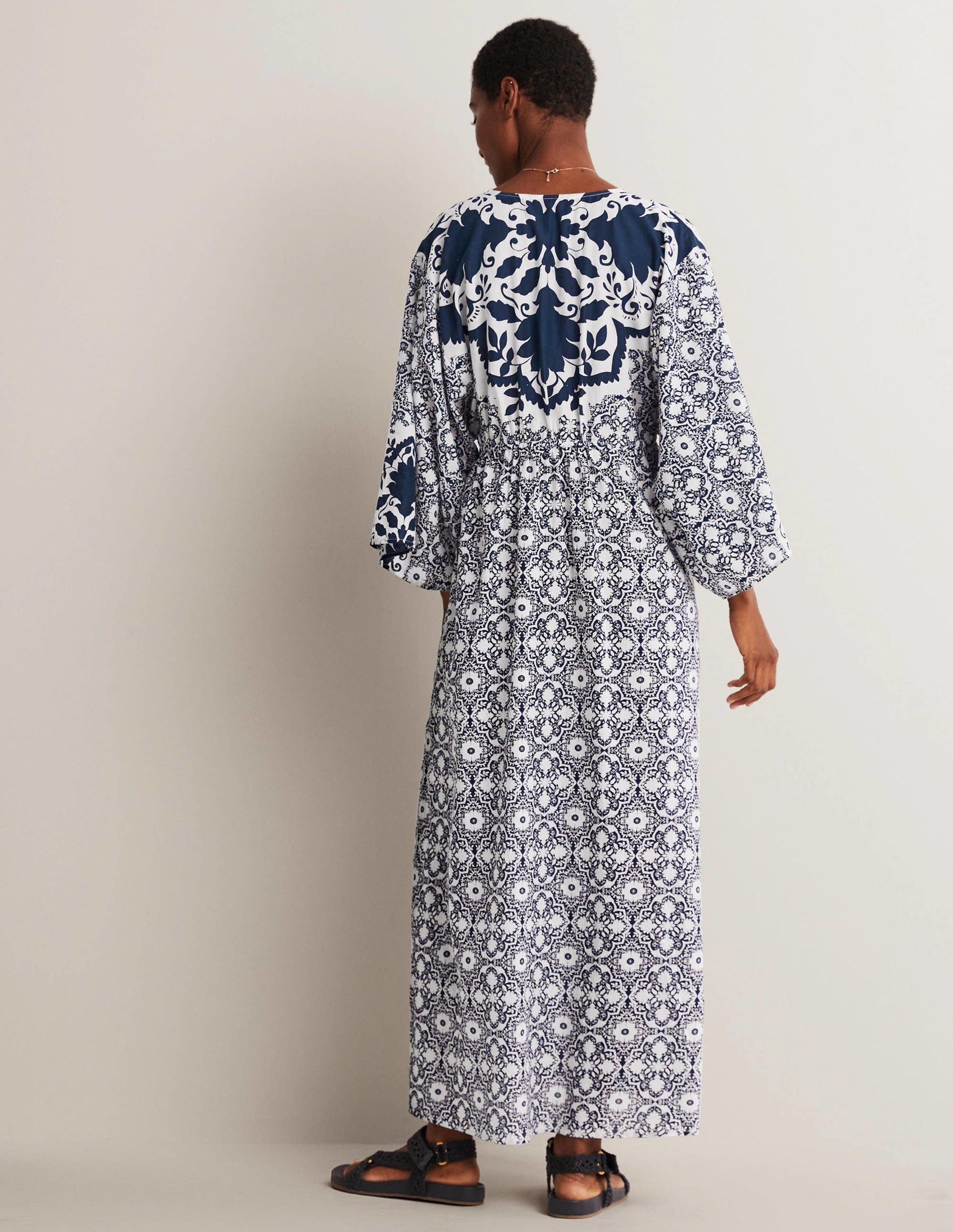 Maxi-Kaftankleid in Empire-Form-Navy, Bloomsbury-Muster-3
