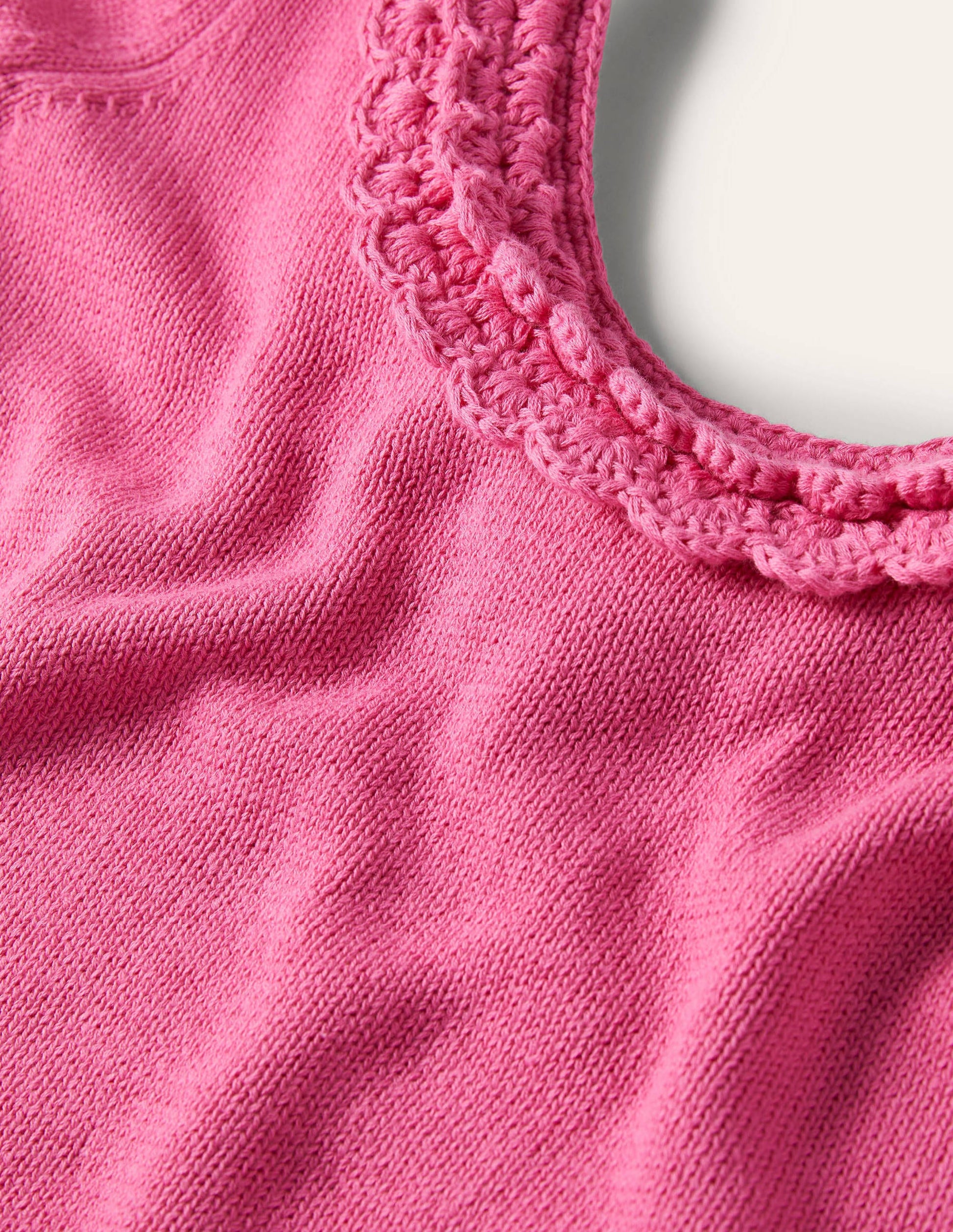 Strick-T-Shirt mit gehäkelter Muschelborte-Erdbeer-Daiquiri-Rosa-5