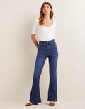 Anliegende Jeans mit Schlag und hohem Schnitt-Mittleres Vintageblau