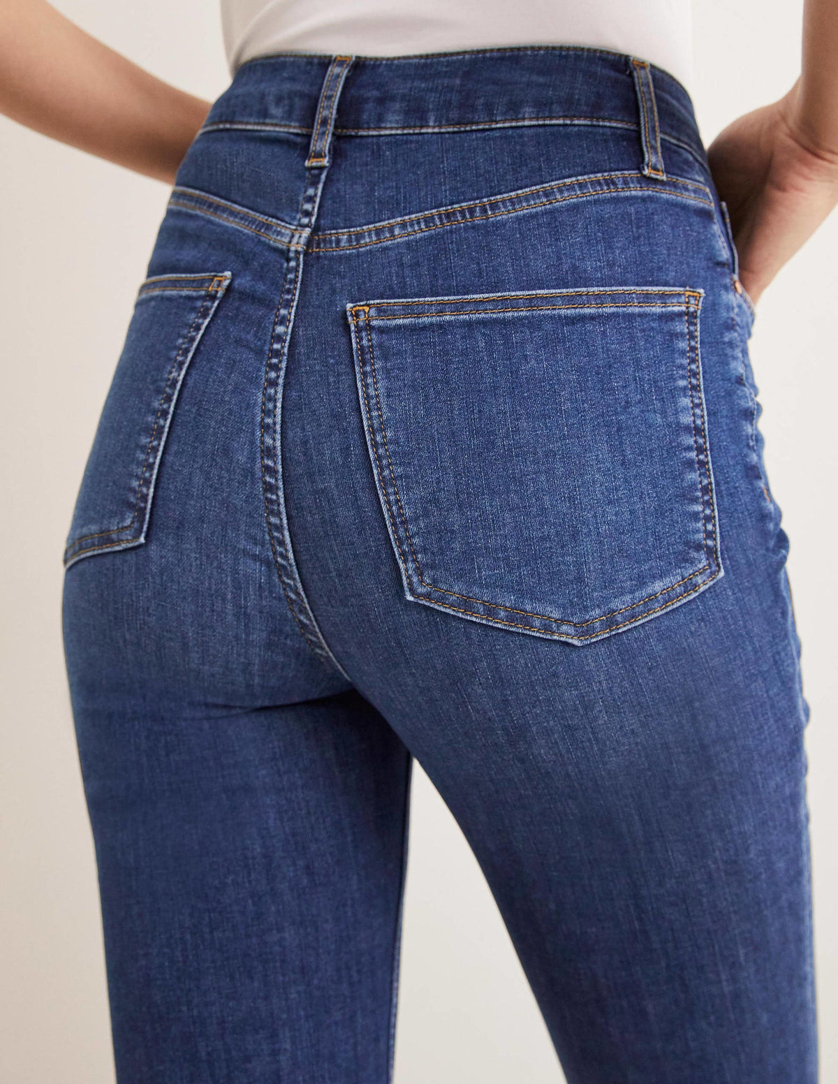 Anliegende Jeans mit Schlag und hohem Schnitt-Mittleres Vintageblau-2