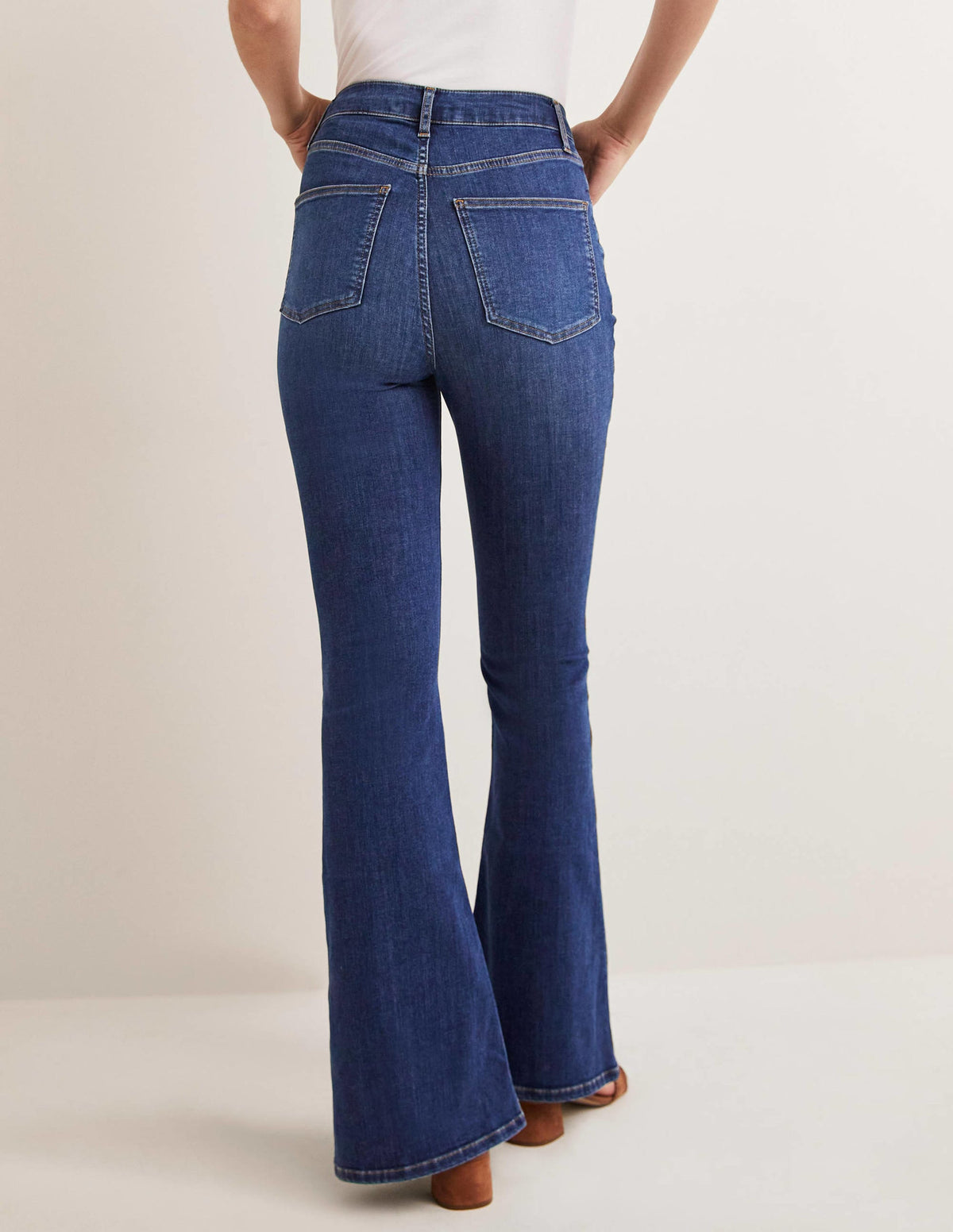 Anliegende Jeans mit Schlag und hohem Schnitt-Mittleres Vintageblau-3