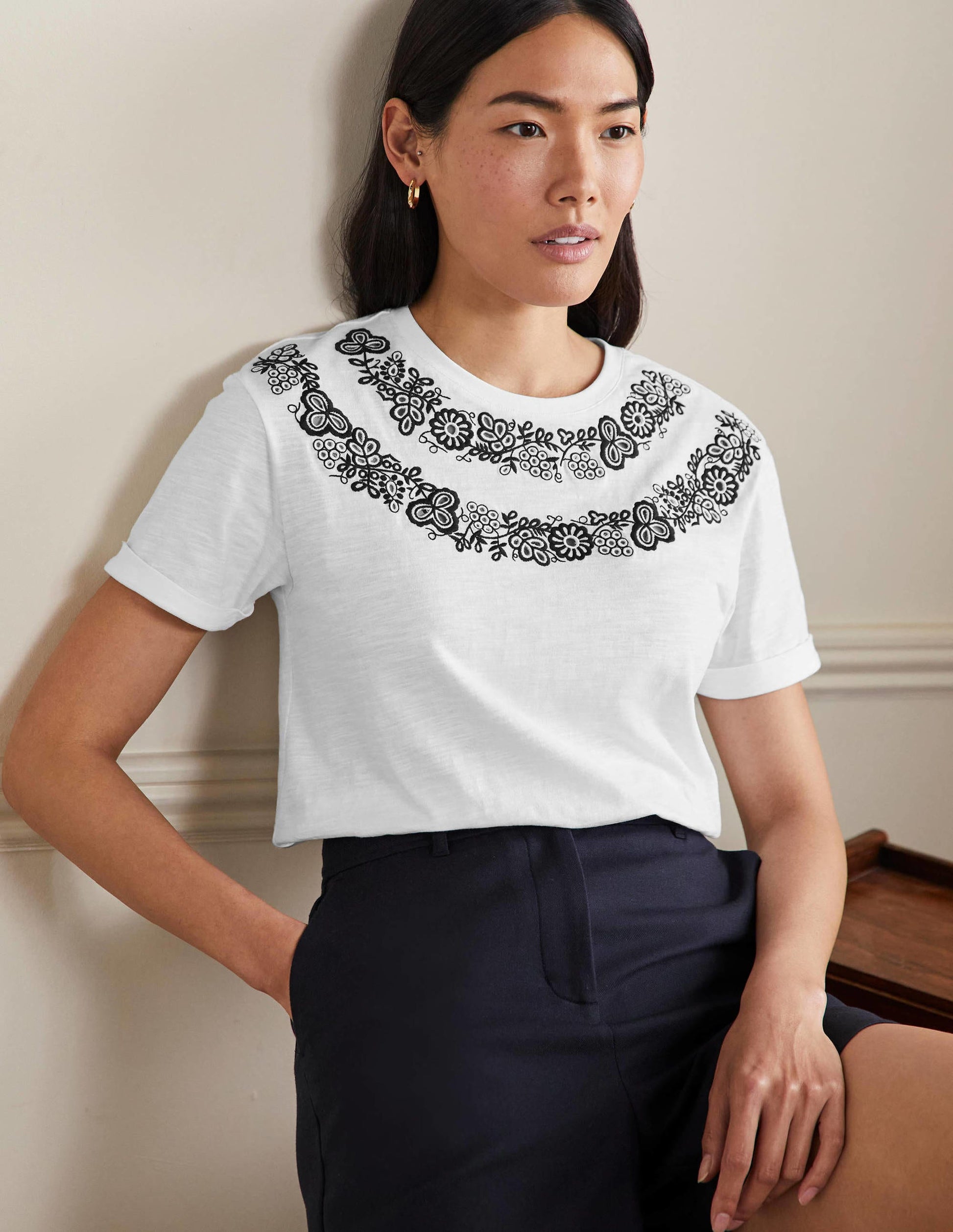 T-shirt avec revers aux manches-Blanc, brodé-1