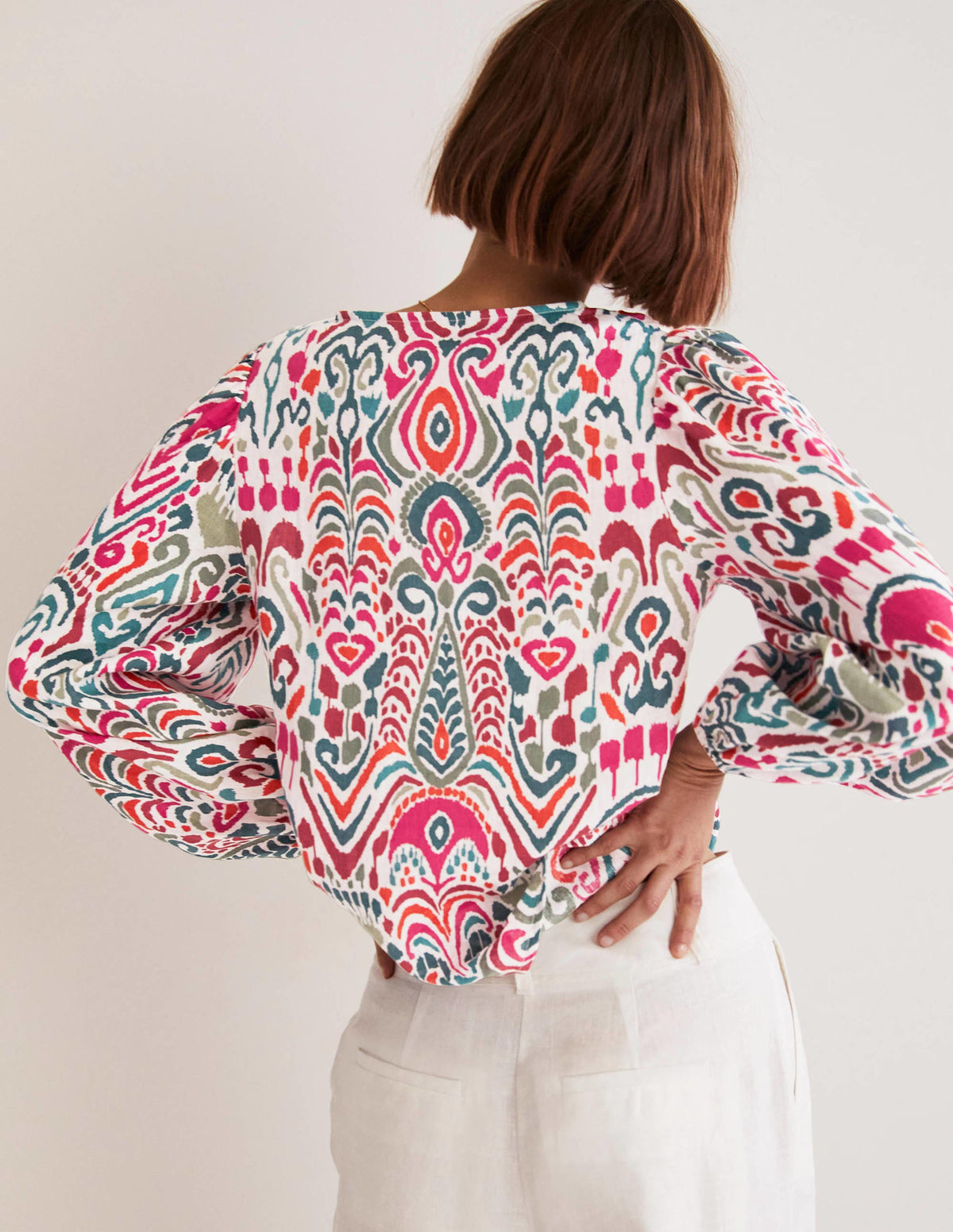 Leinenoberteil mit V-Ausschnitt-Bunt, Ikat-Muster-3