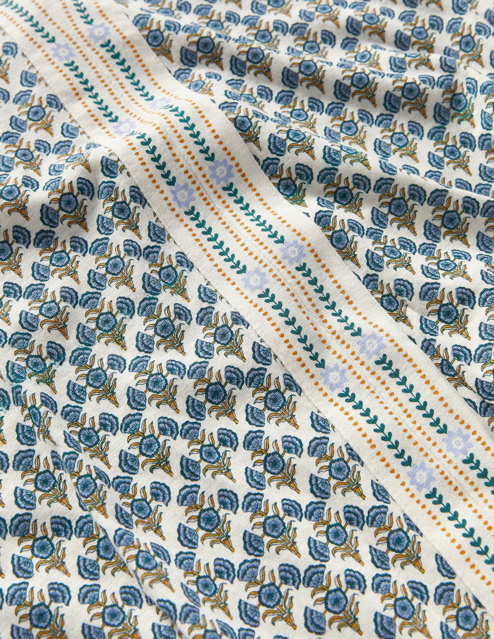 Gemustertes Jerseyoberteil mit gekerbtem Ausschnitt-Chesapeake Bay, Geometrisches Blumenmuster-5