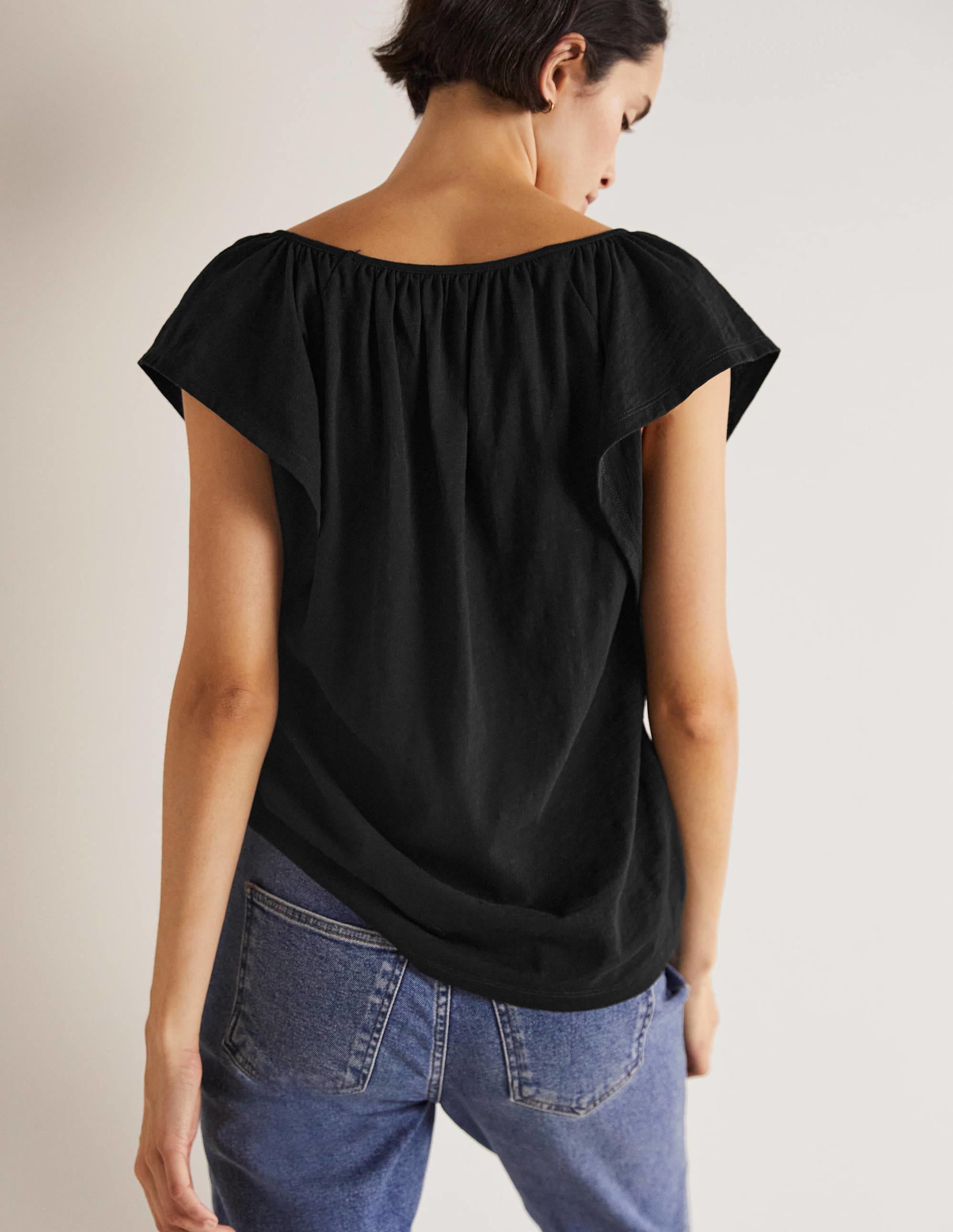 T-Shirt mit V-Ausschnitt und Flatterärmeln-Schwarz - Image 3