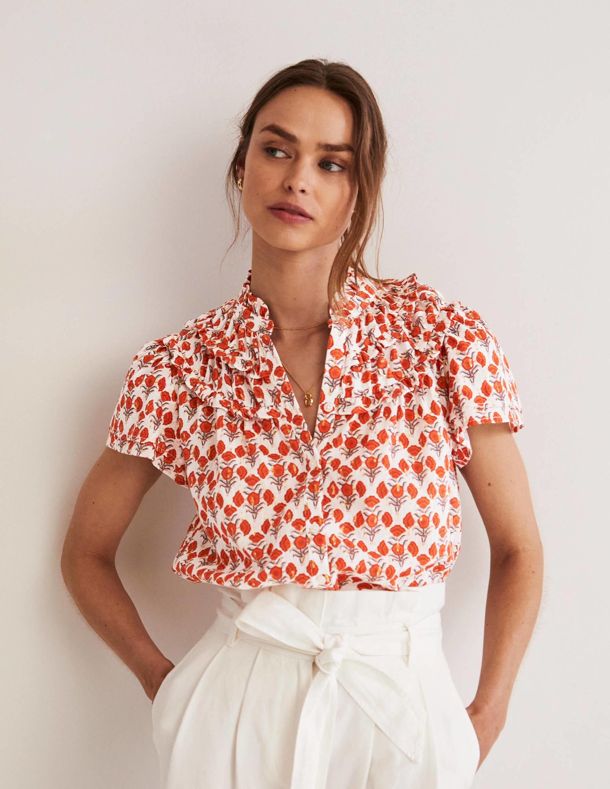 Metallic-Bluse mit Raffungen-Chili-Rot, Geometrisches Blumenmuster - Image 1