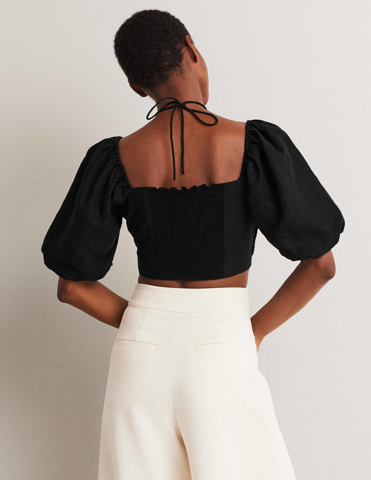 Kurz geschnittenes Neckholder-Oberteil mit Cut-out-Schwarz-8