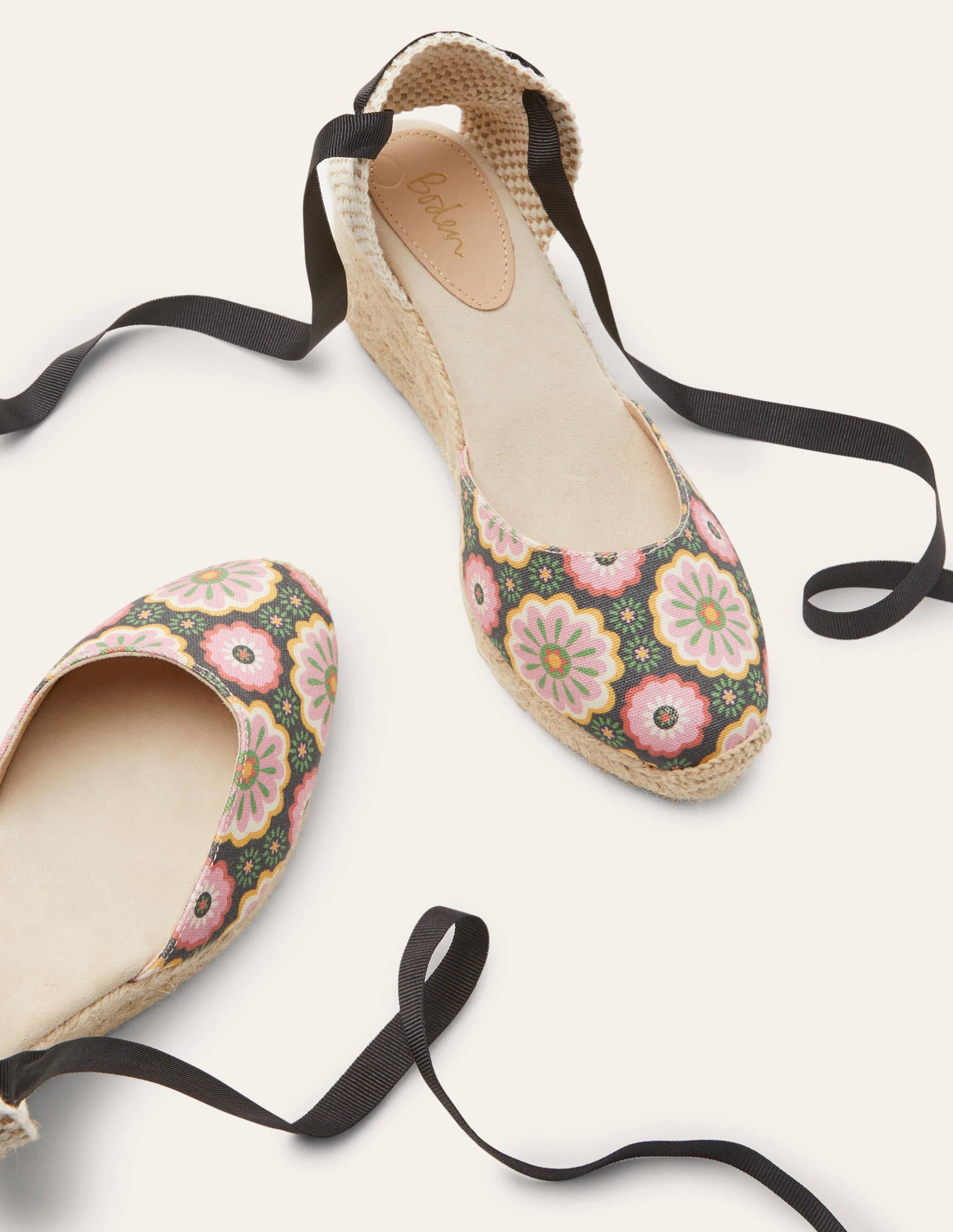 Cassie Espadrilles mit Keilabsatz-Schwarz, Üppige Gänseblümchen - Image 2