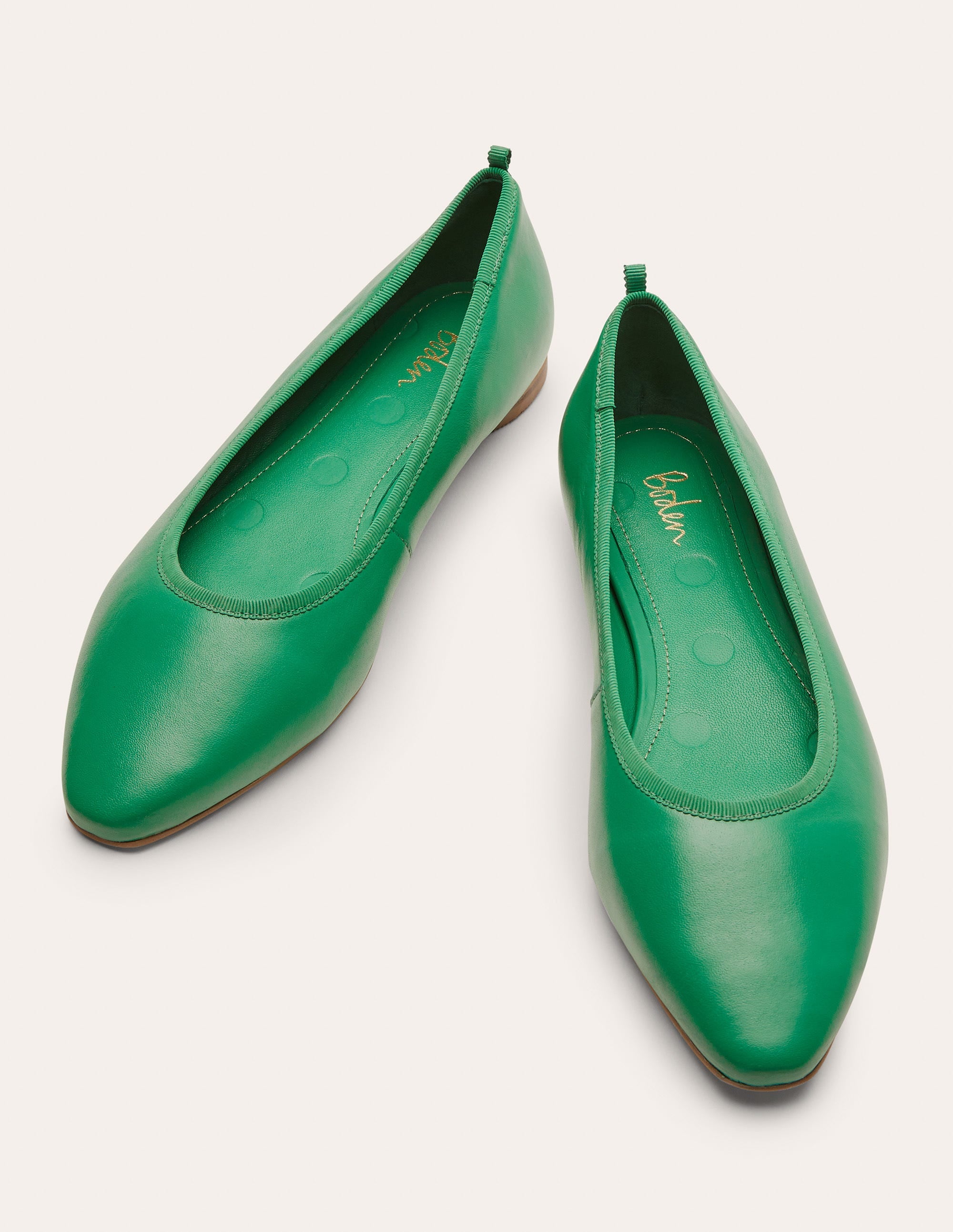 Ballerinas mit mandelförmiger Zehenpartie-Irisches Grün - Image 1