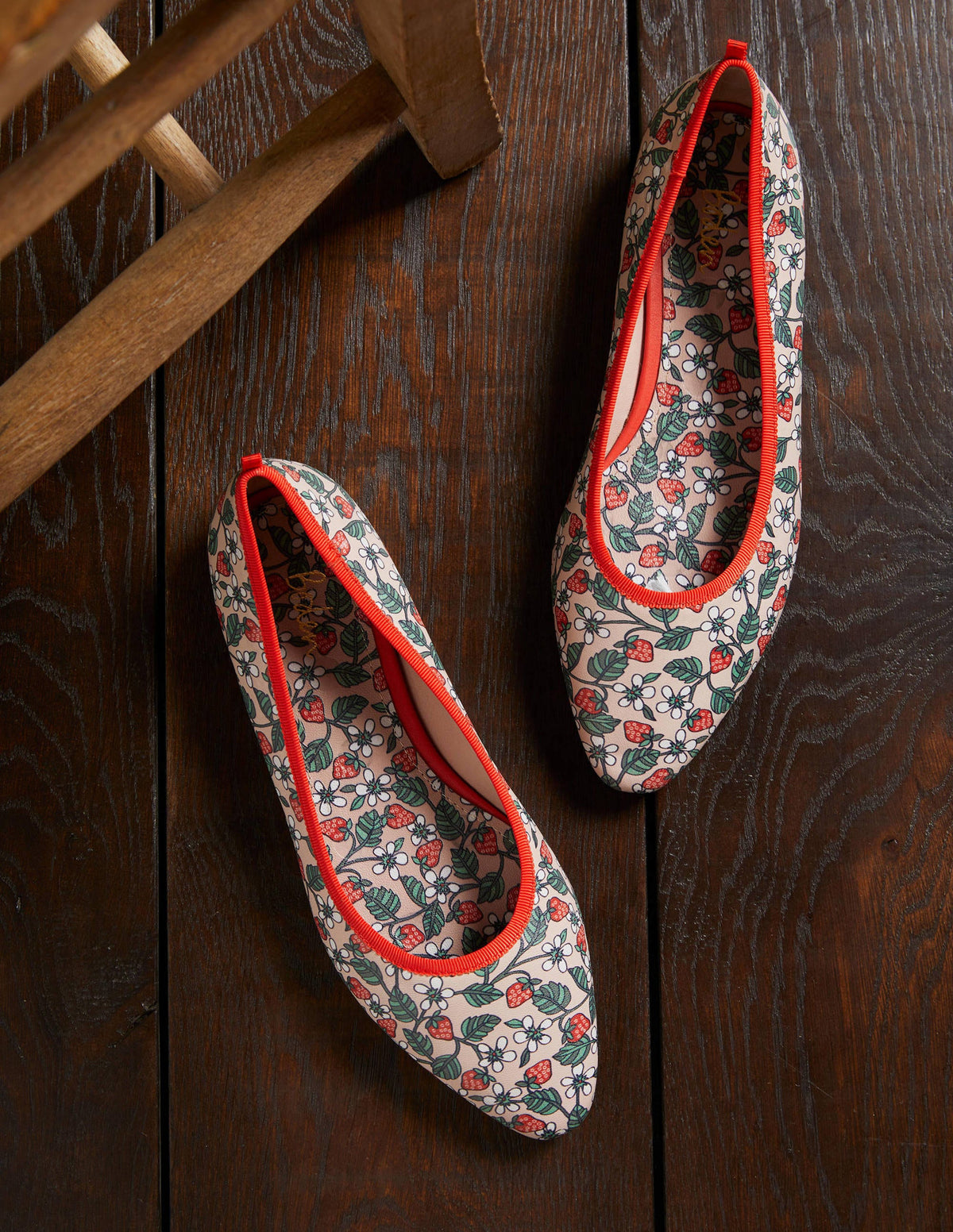 Ballerinas mit mandelförmiger Zehenpartie-Naturweiß, Beerenblüten - Image 1
