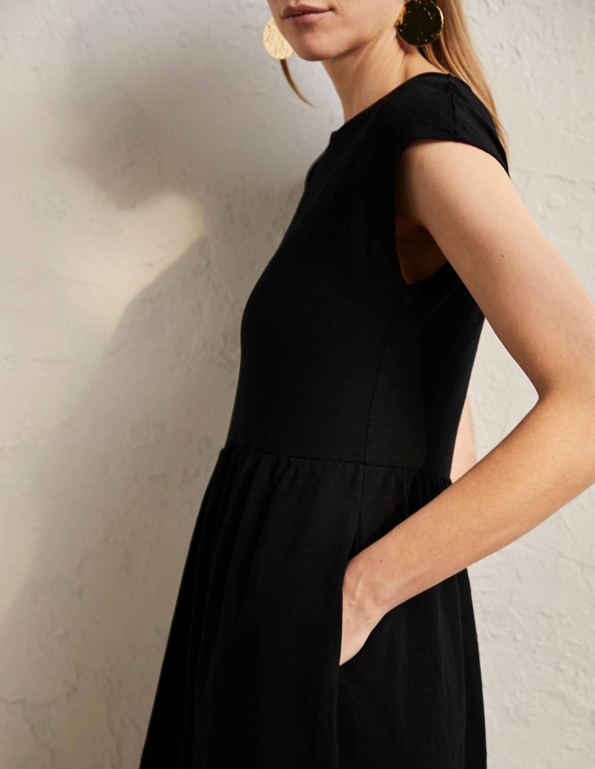 Schlichtes T-Shirt-Midikleid-Schwarz-2