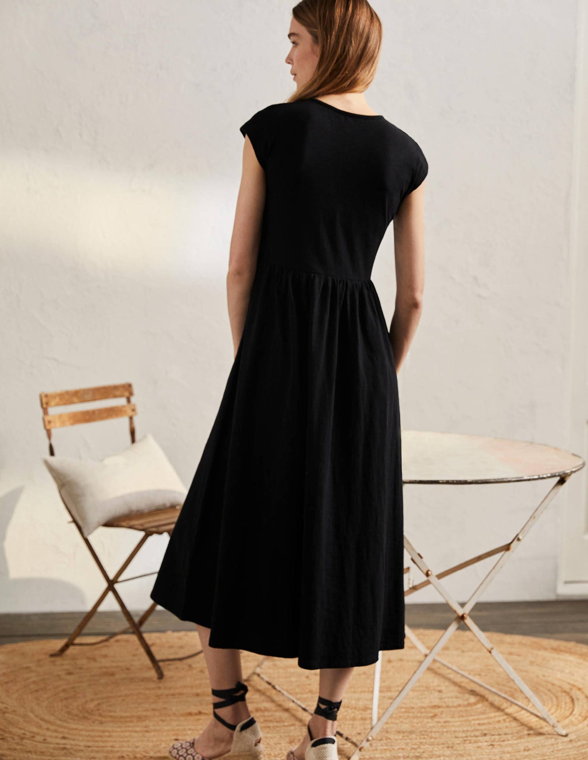 Schlichtes T-Shirt-Midikleid-Schwarz-3