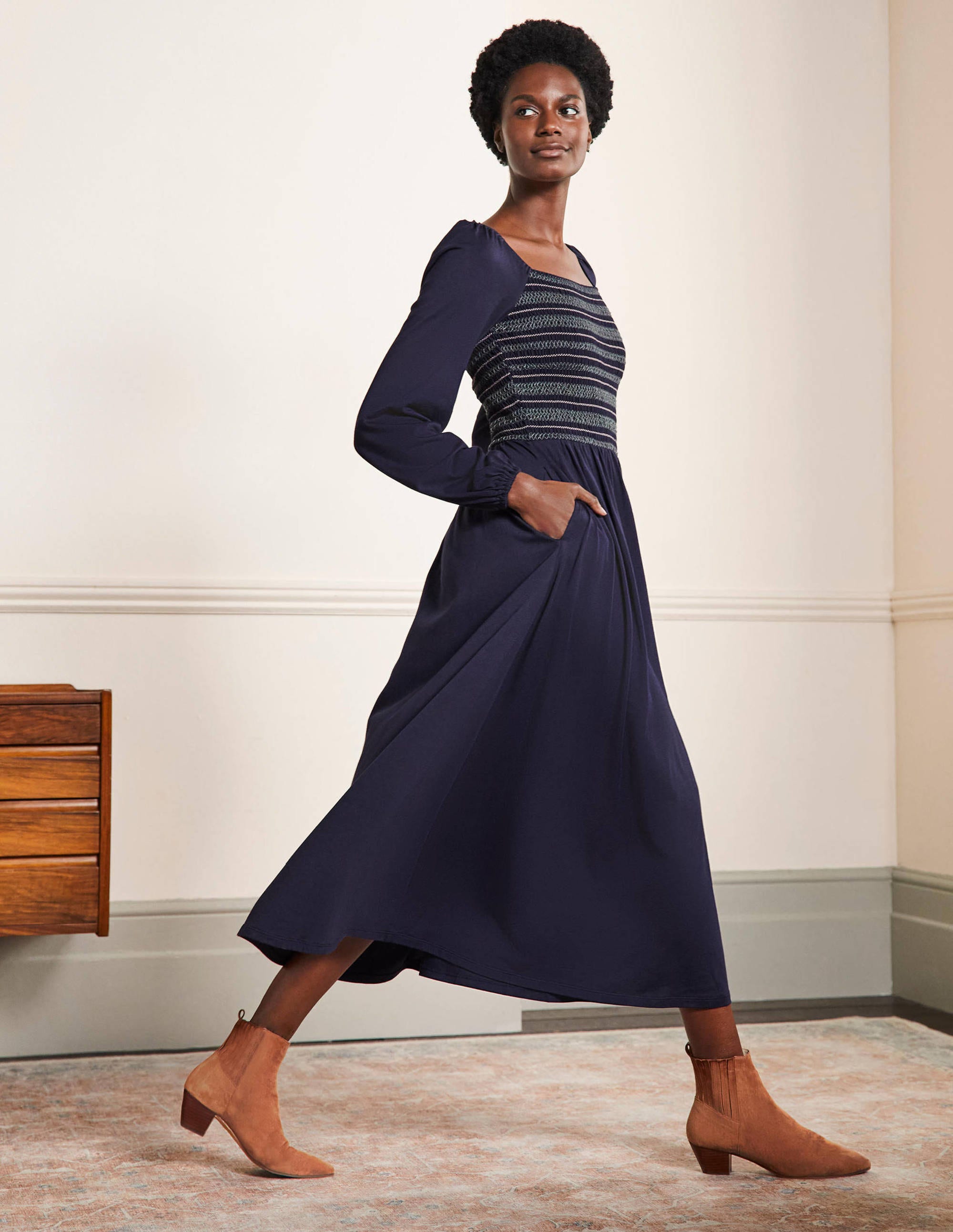 Jersey-Midikleid mit Smokdetail-Marineblau - Image 1