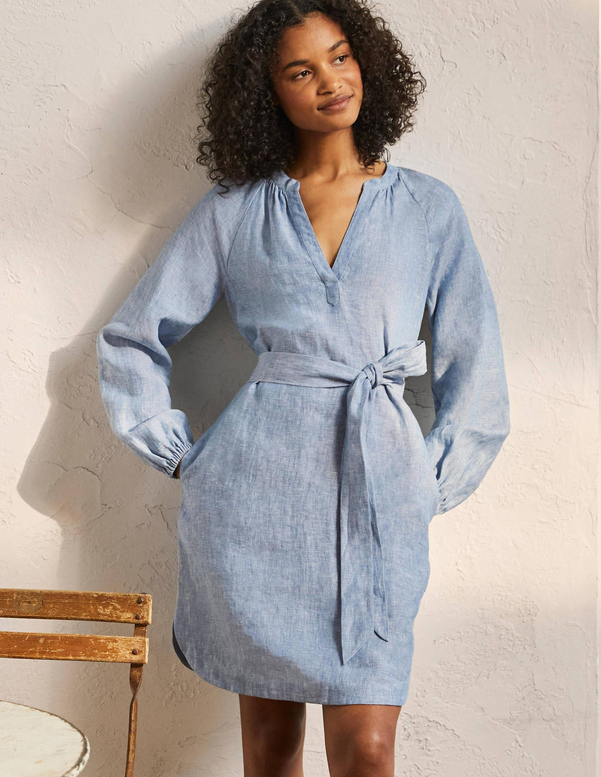 Minikleid aus Leinen mit gekerbtem Ausschnitt-Faux-Uni-1