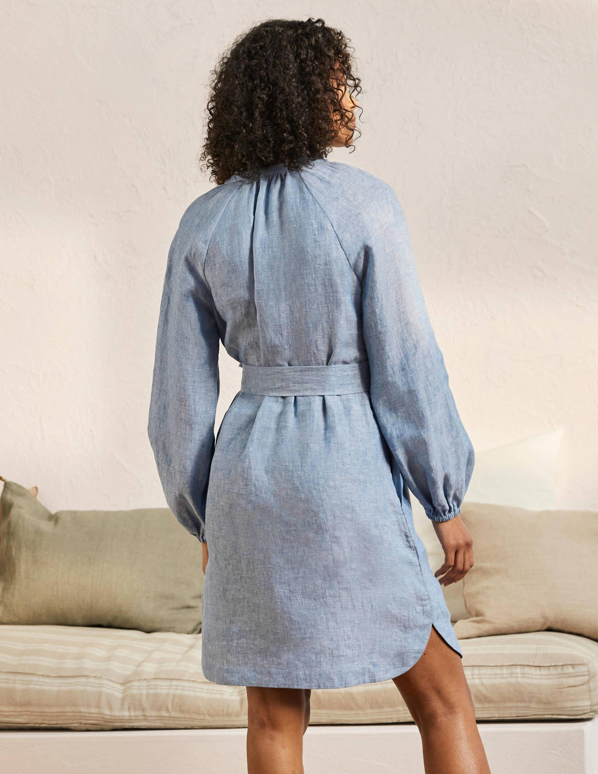 Minikleid aus Leinen mit gekerbtem Ausschnitt-Faux-Uni - Image 3