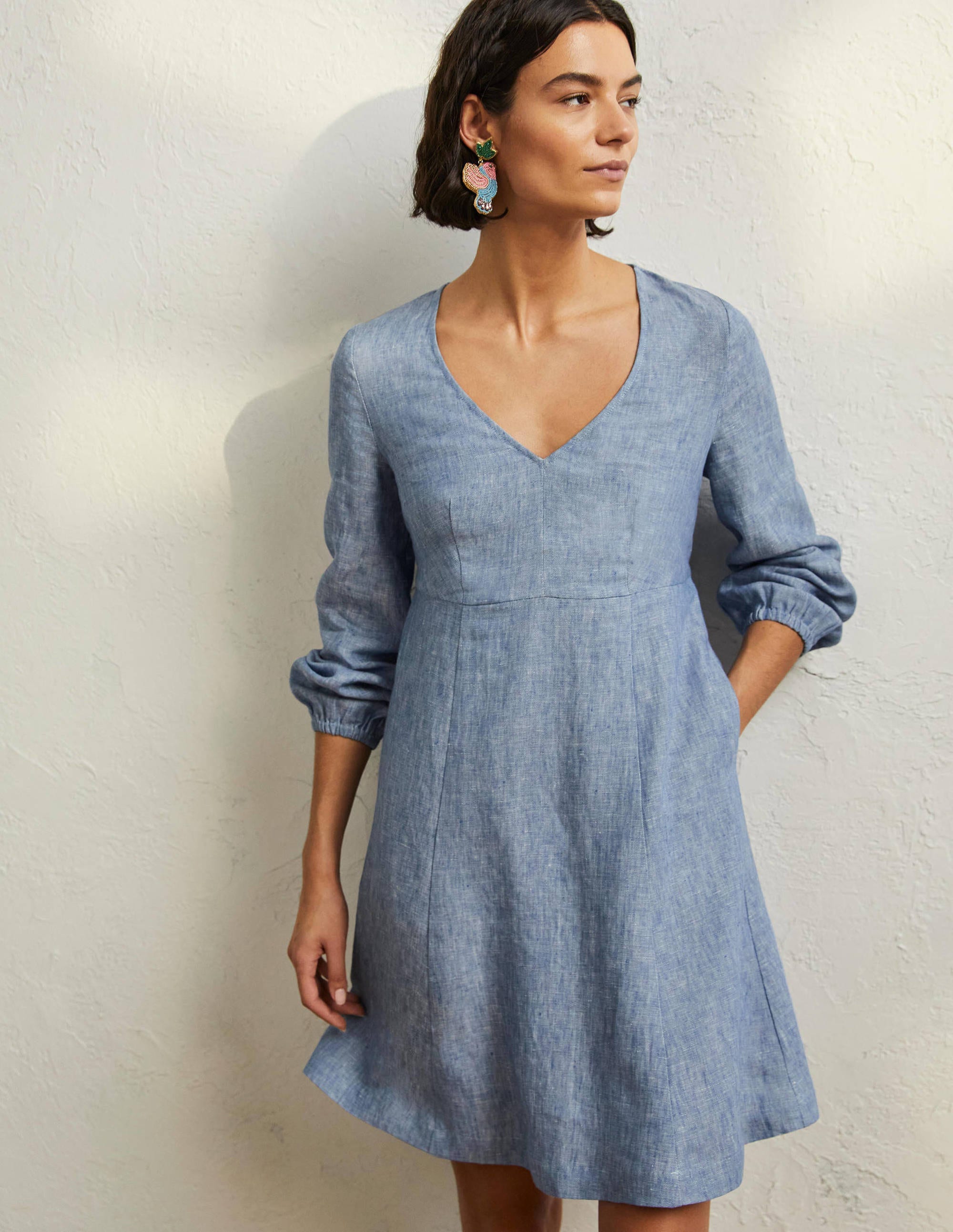 Ausgestelltes Minikleid mit V-Ausschnitt-Faux-Uni - Image 1